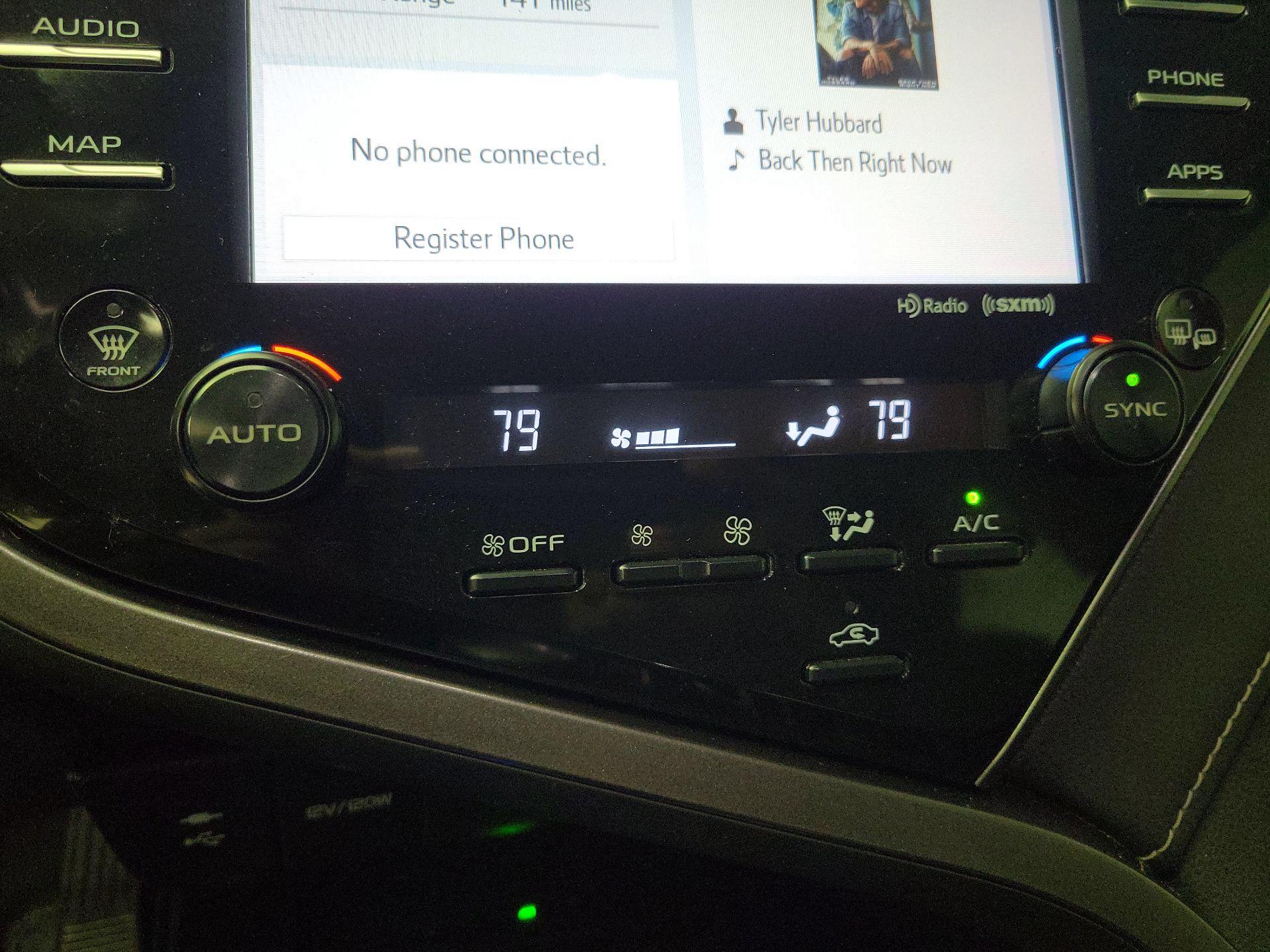 Thumbnail: 2019 Toyota Camry - 16