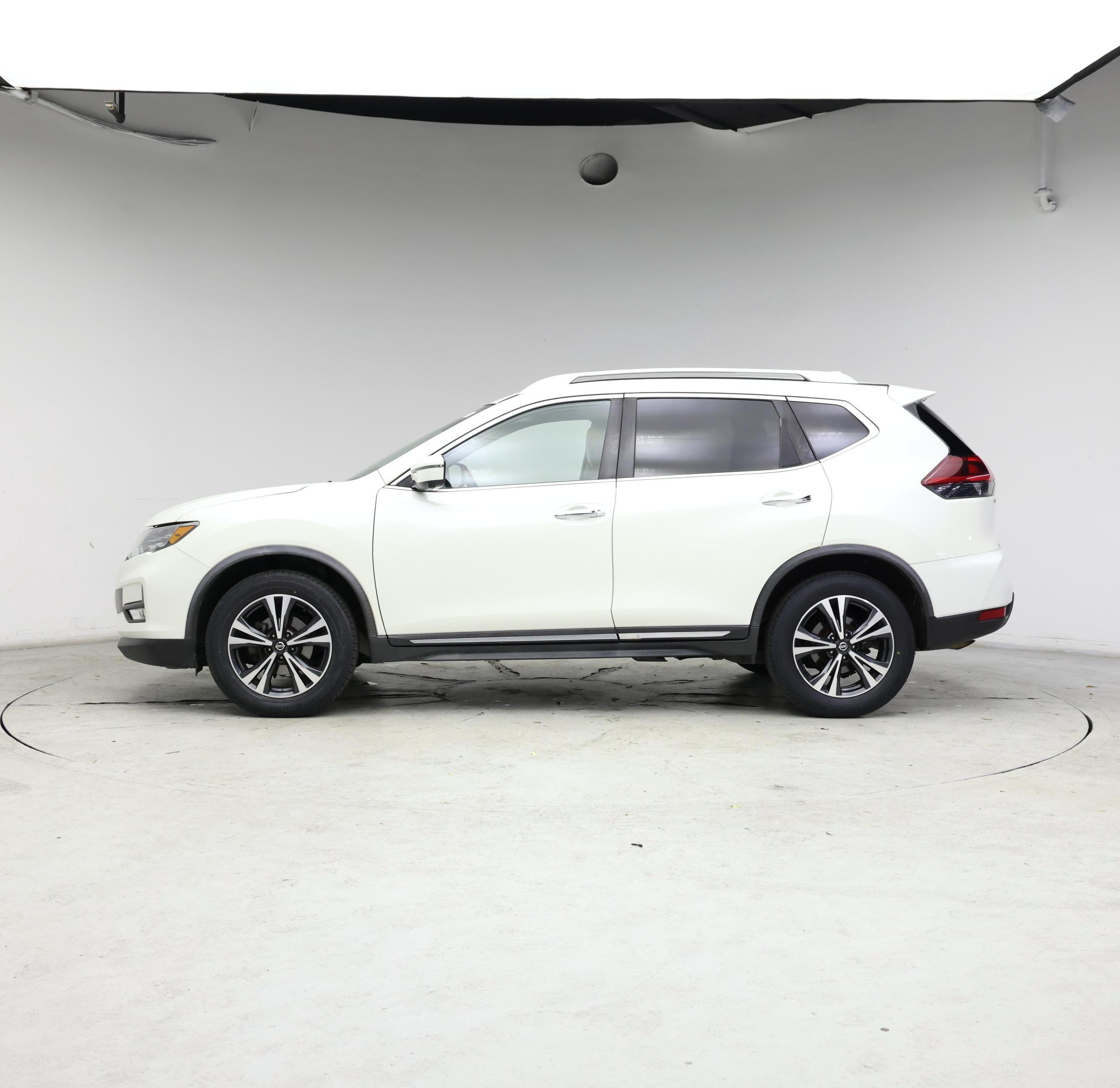 Thumbnail: 2018 Nissan Rogue - 3