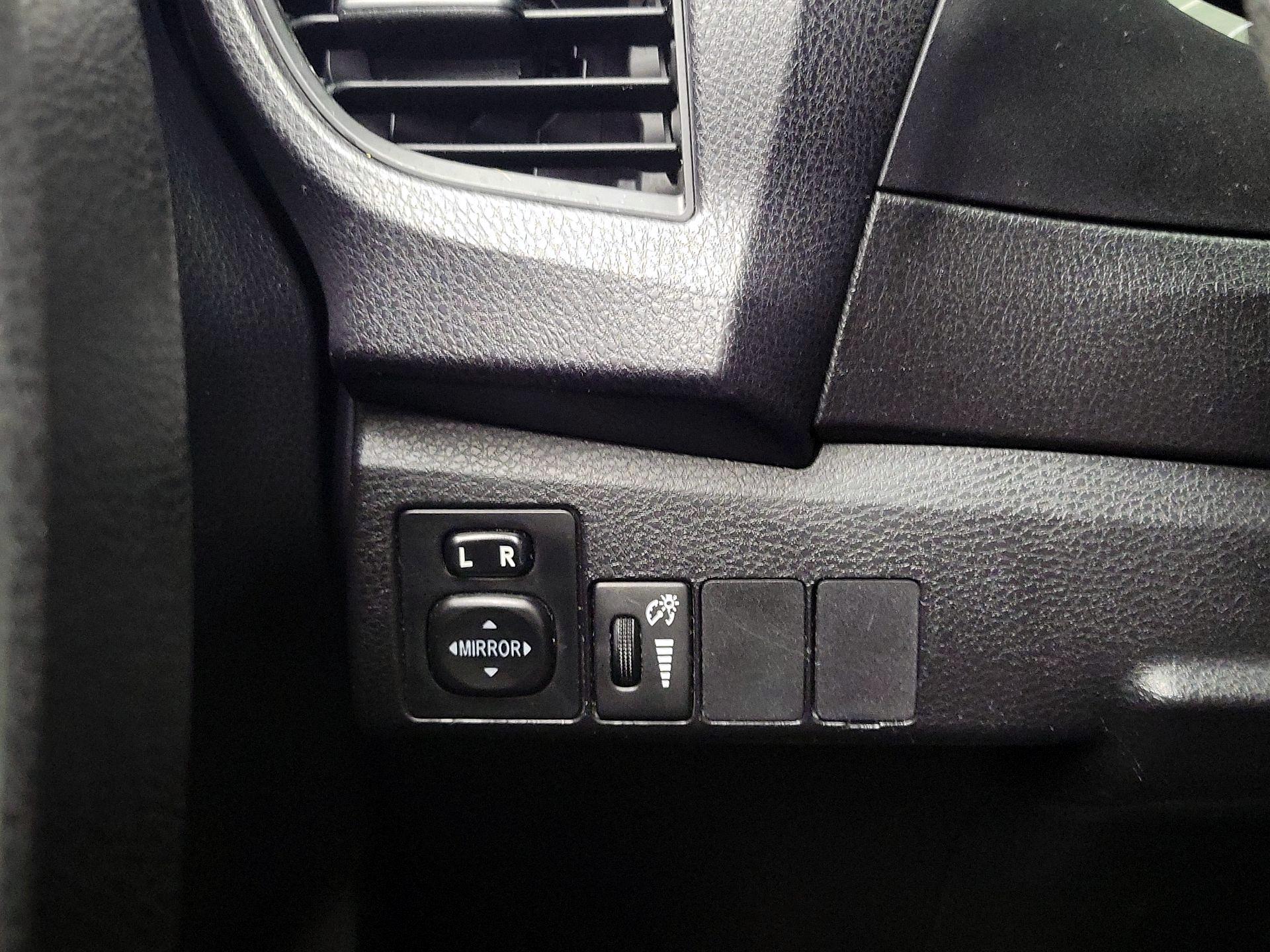 Thumbnail: 2015 Toyota Corolla - 13