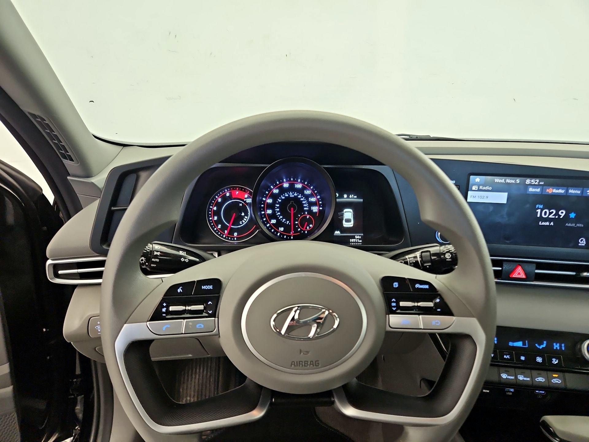 Thumbnail: 2023 Hyundai Elantra - 10