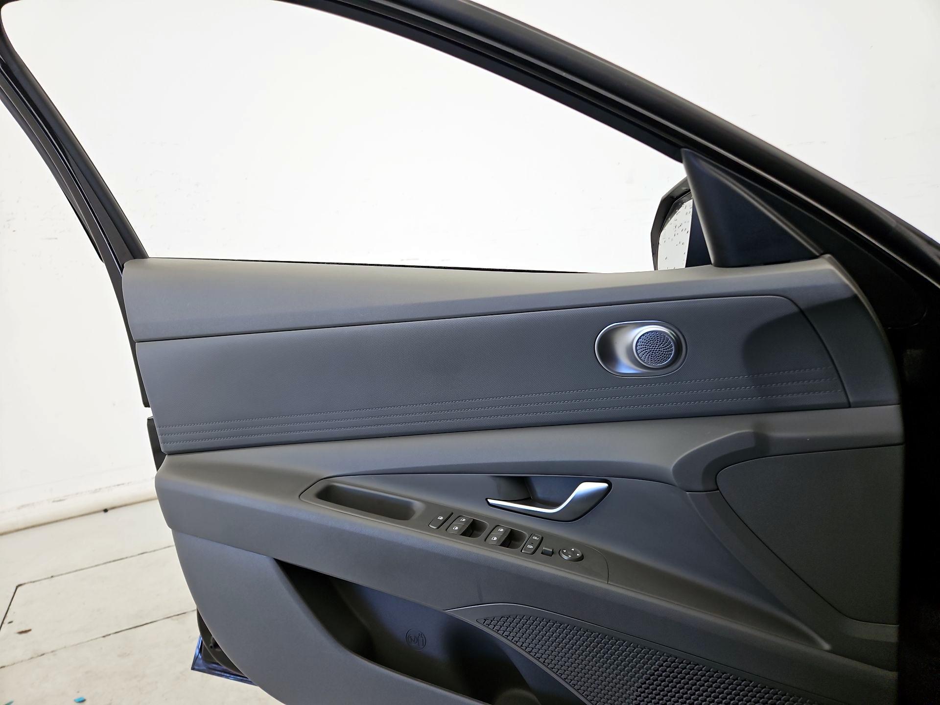 Thumbnail: 2023 Hyundai Elantra - 12