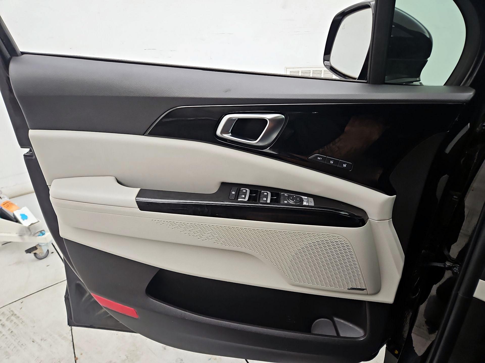 Thumbnail: 2022 Kia Carnival - 12