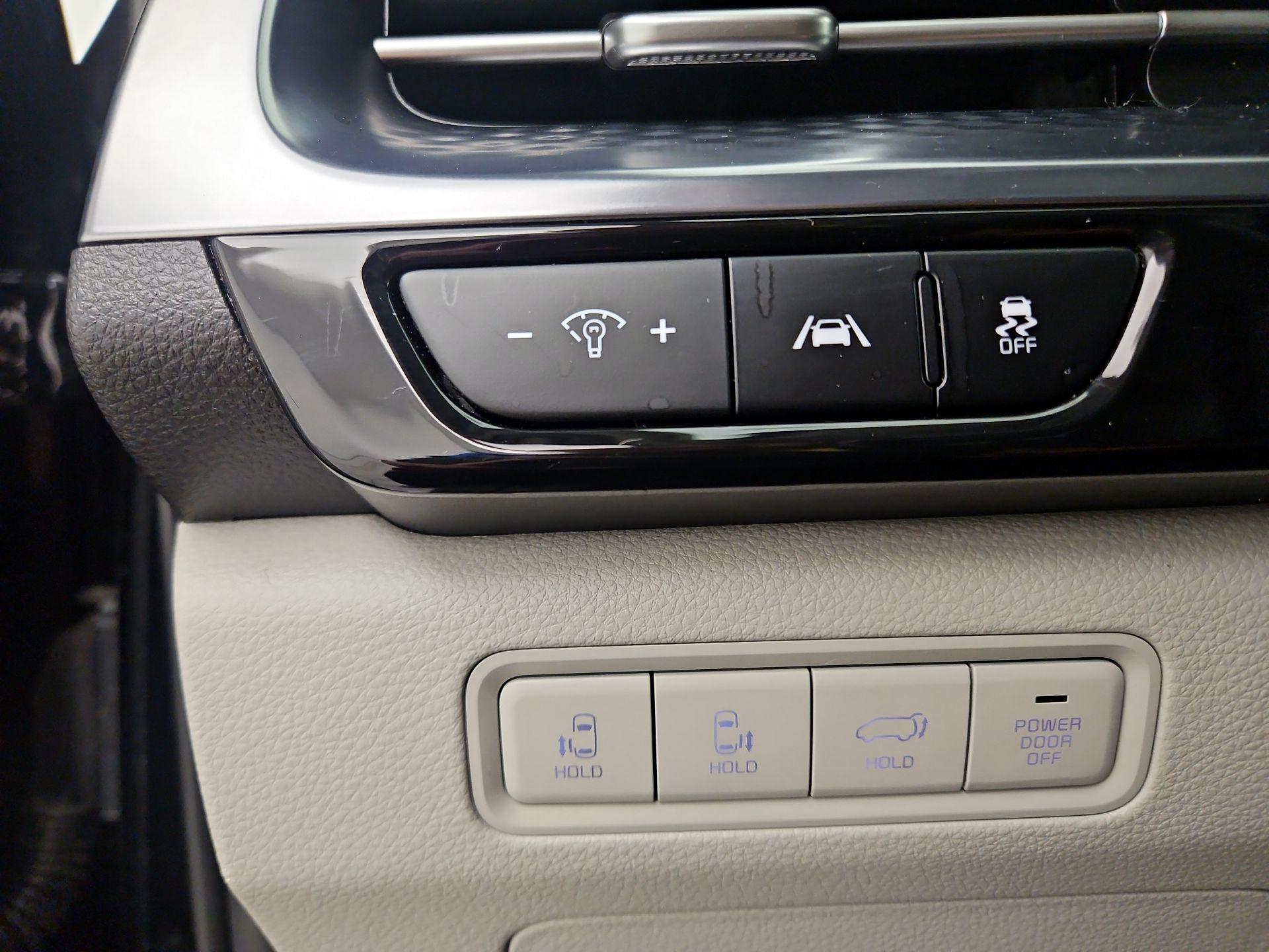 Thumbnail: 2022 Kia Carnival - 13