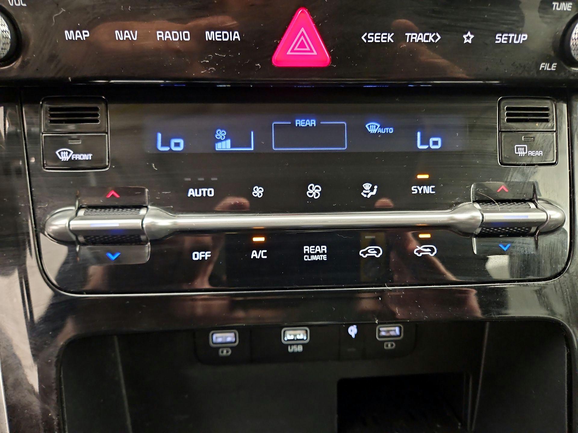 Thumbnail: 2022 Kia Carnival - 17