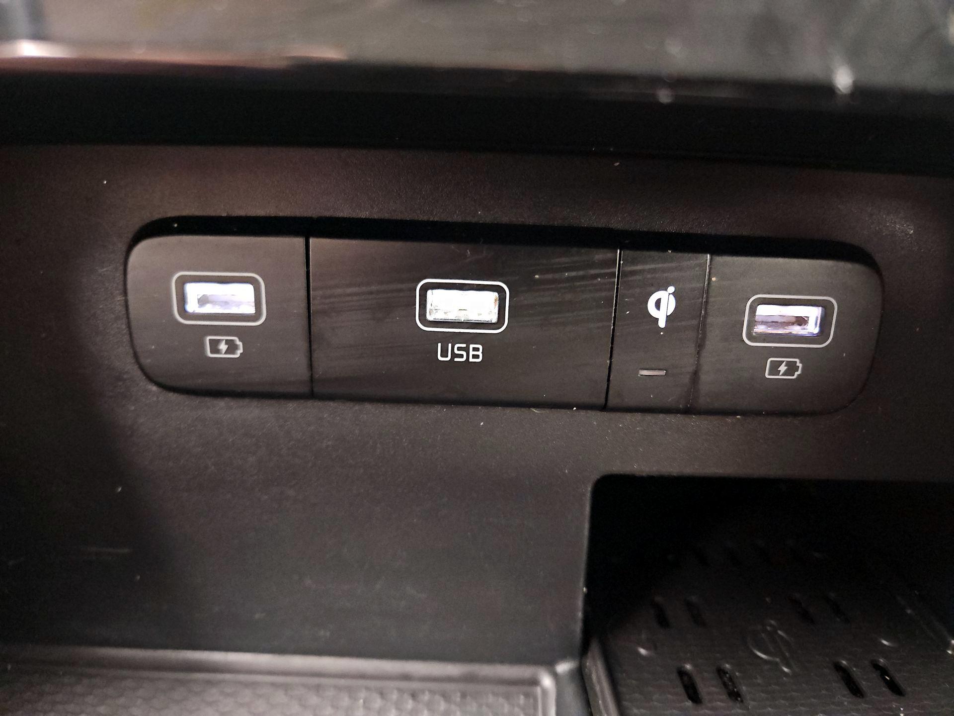 Thumbnail: 2022 Kia Carnival - 19