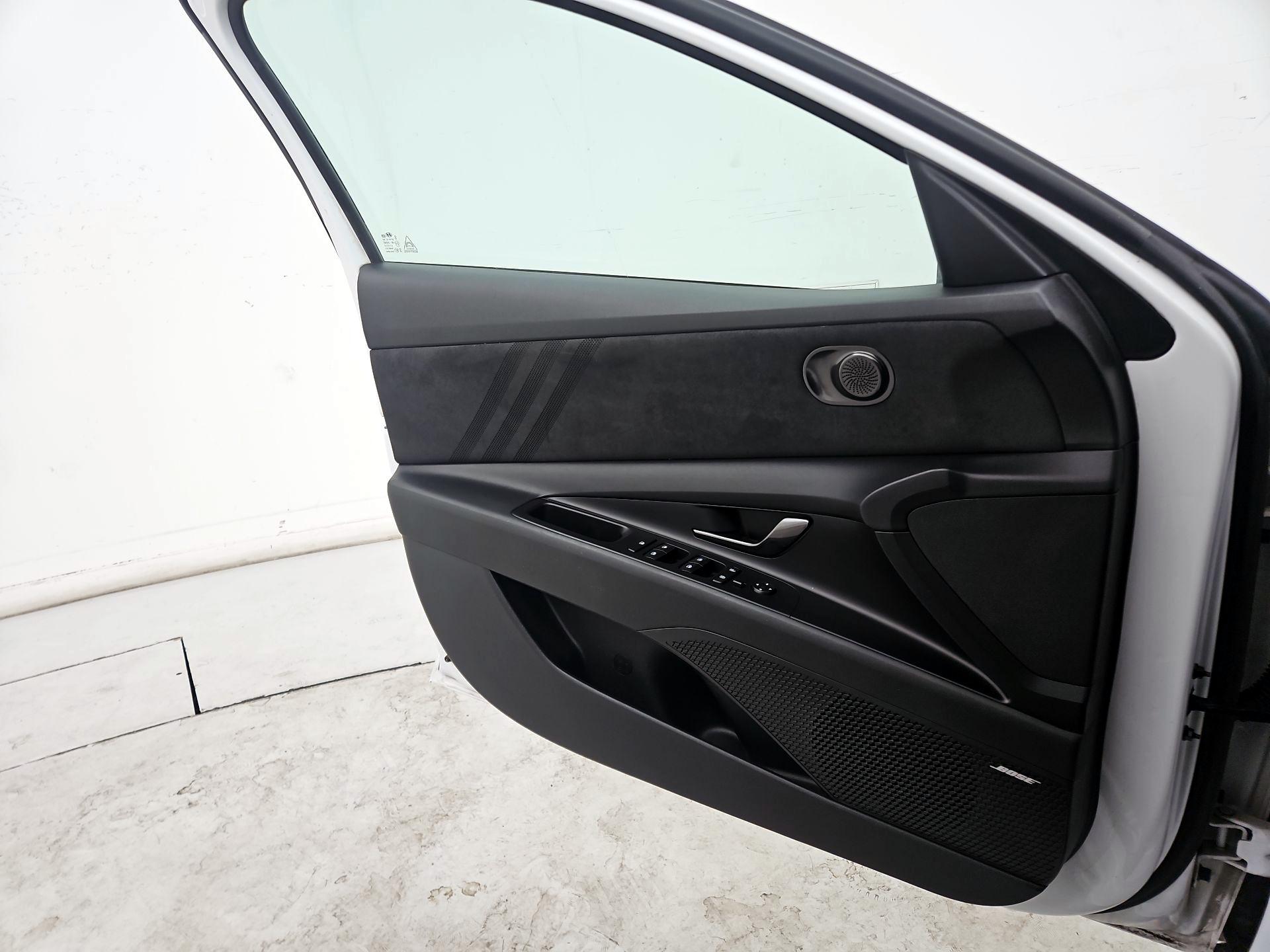 Thumbnail: 2022 Hyundai Elantra - 10