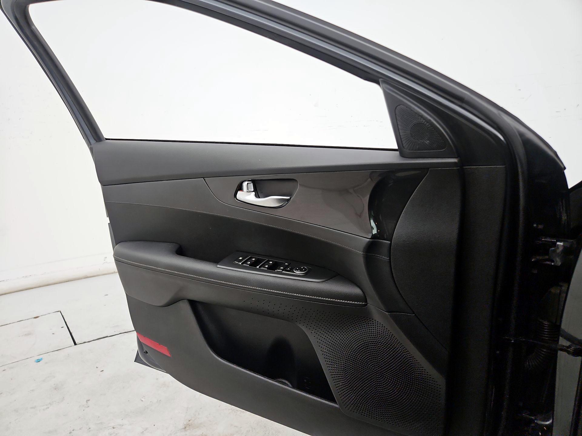 Thumbnail: 2023 Kia Forte - 12