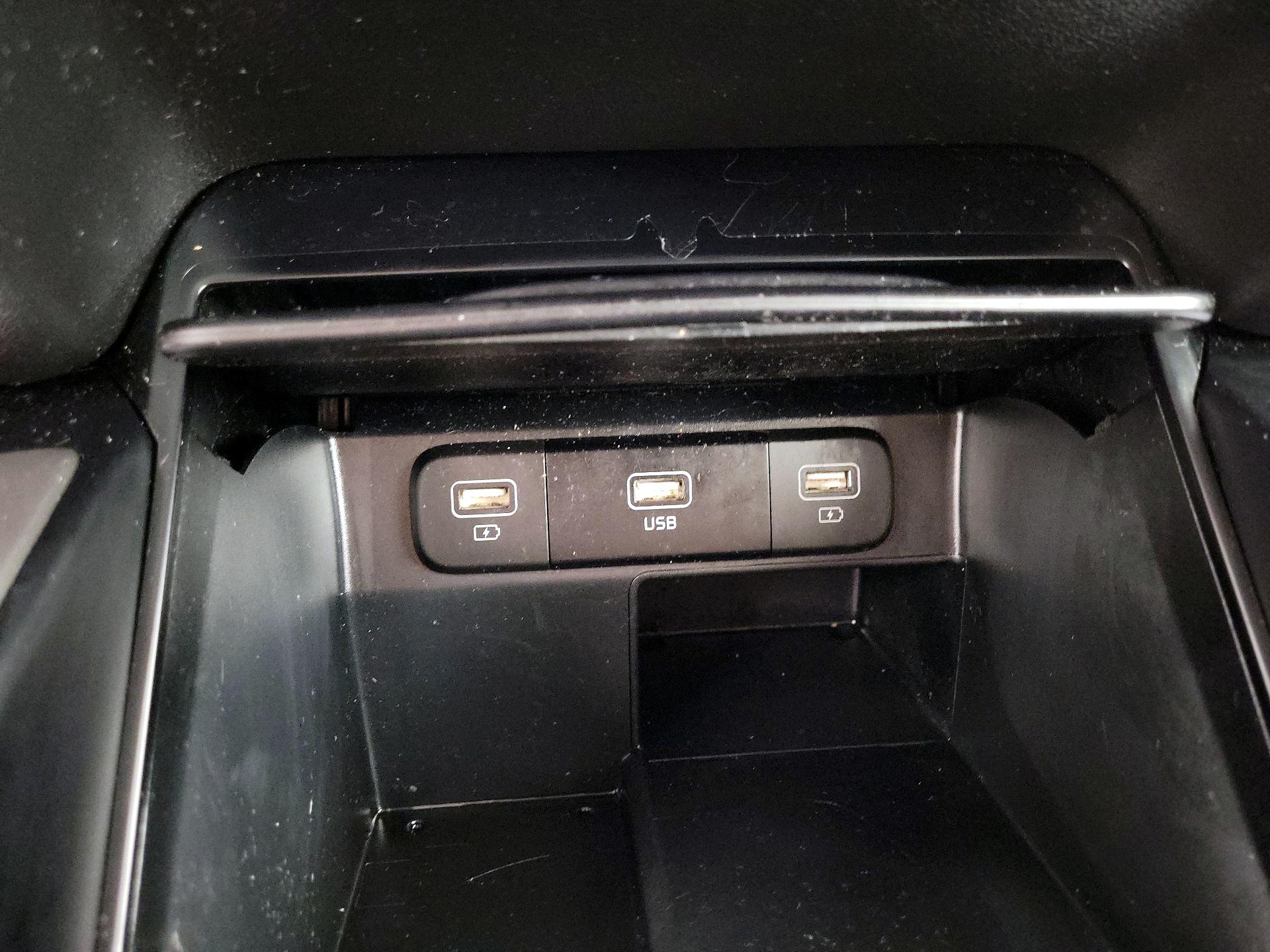 Thumbnail: 2022 Kia Sorento - 18