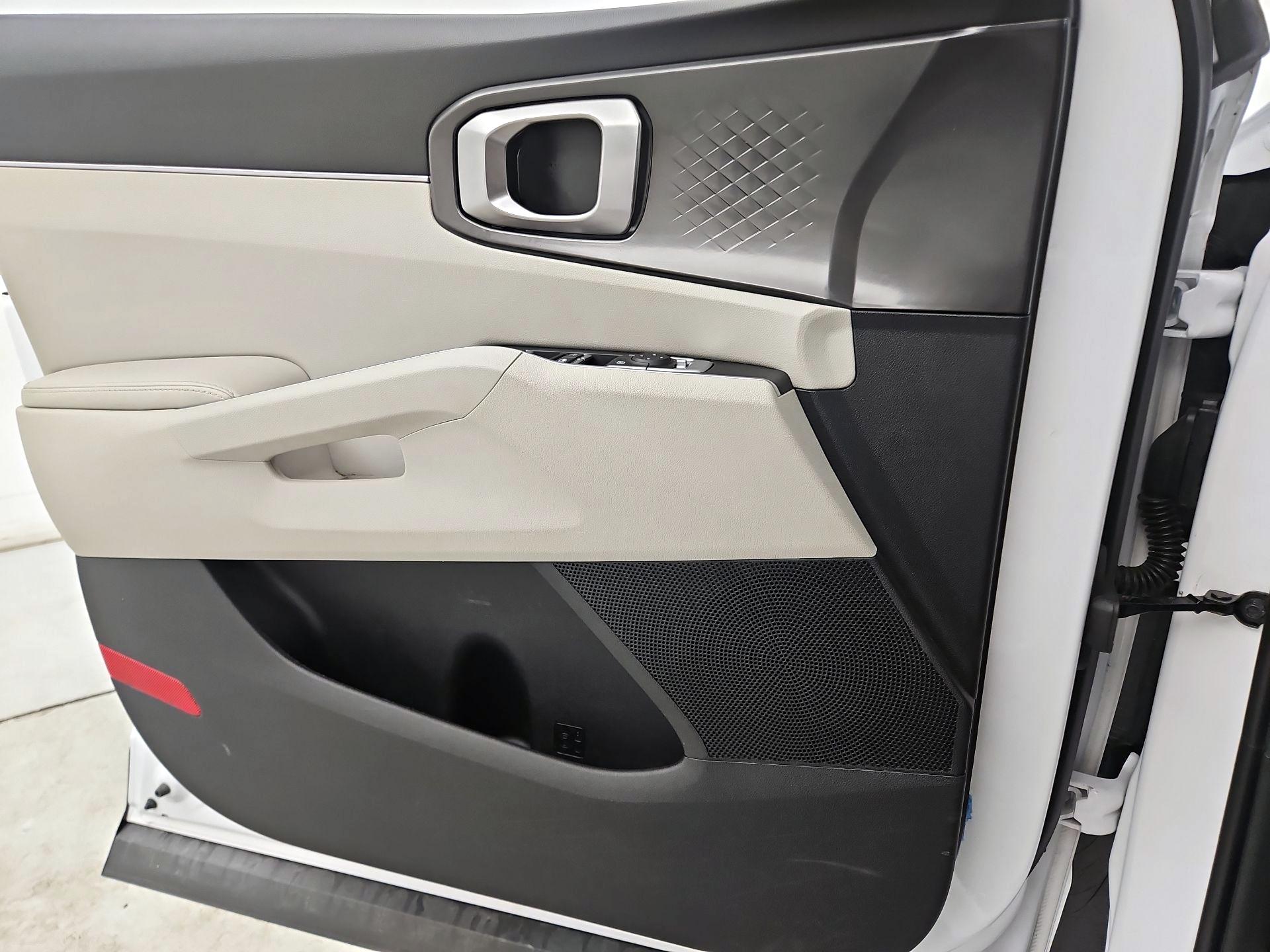 Thumbnail: 2023 Kia Sorento - 12