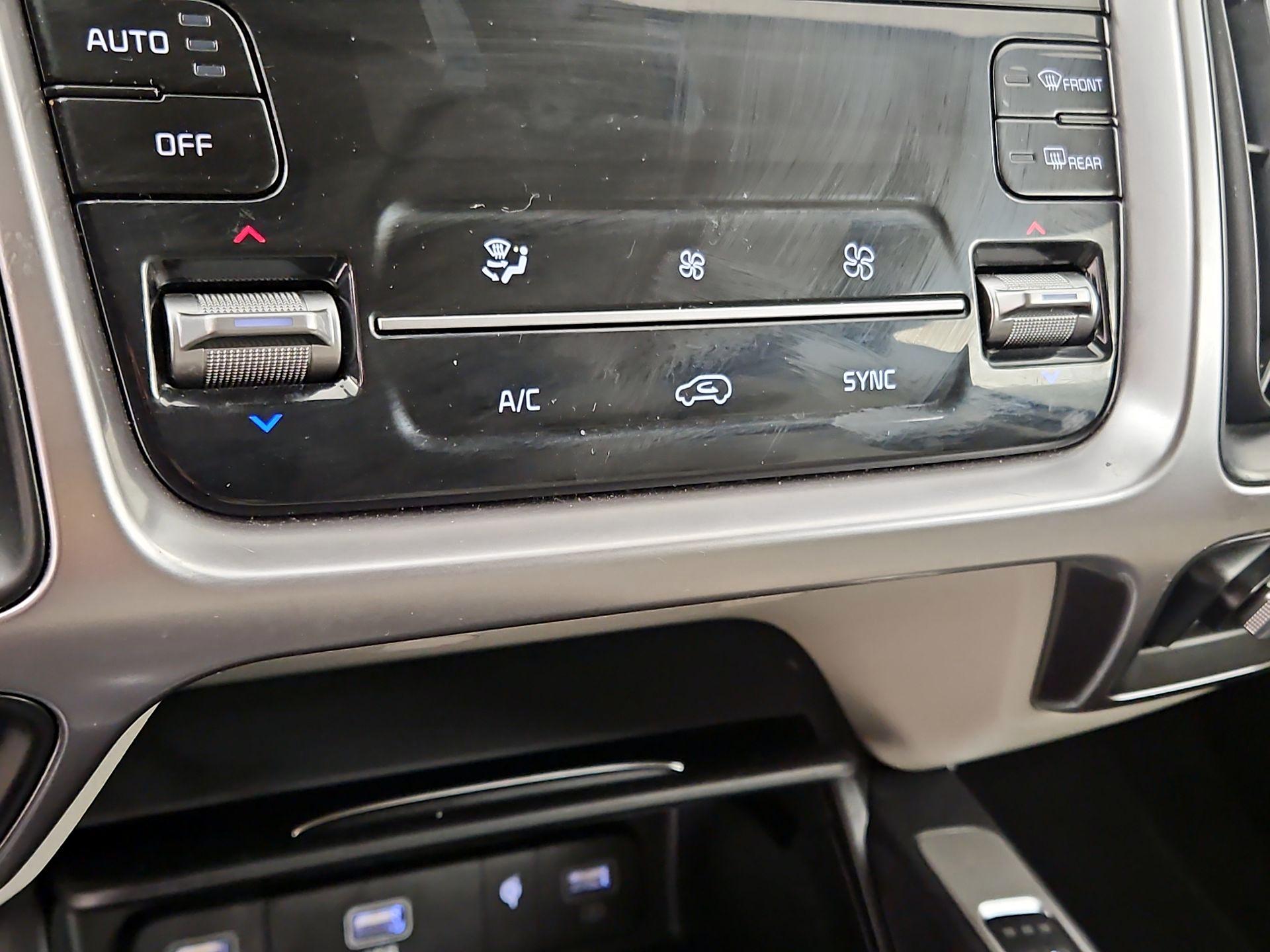 Thumbnail: 2023 Kia Sorento - 17