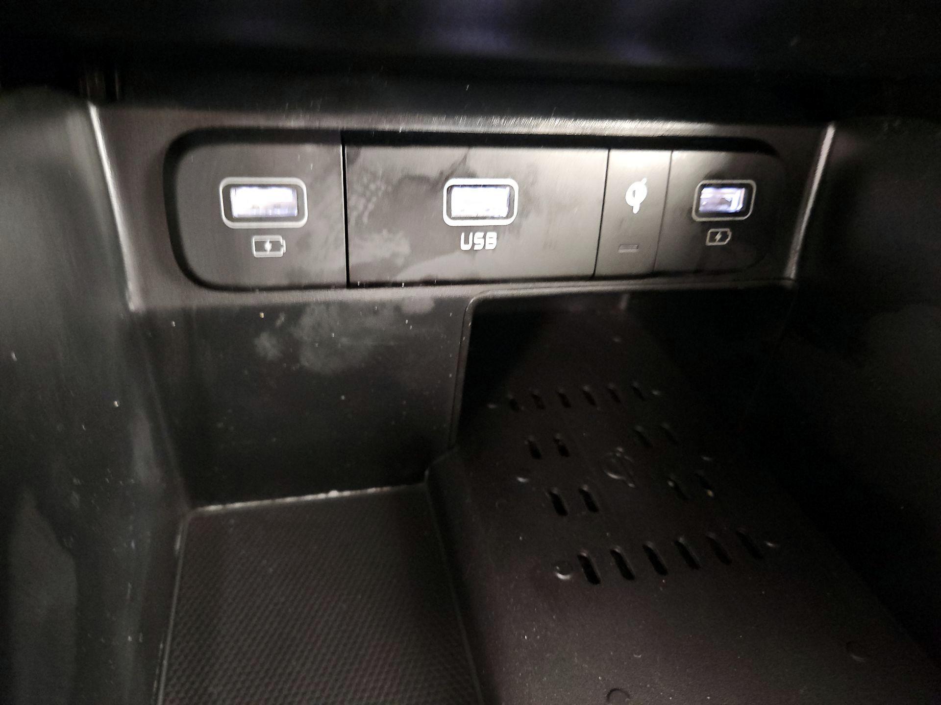 Thumbnail: 2023 Kia Sorento - 19