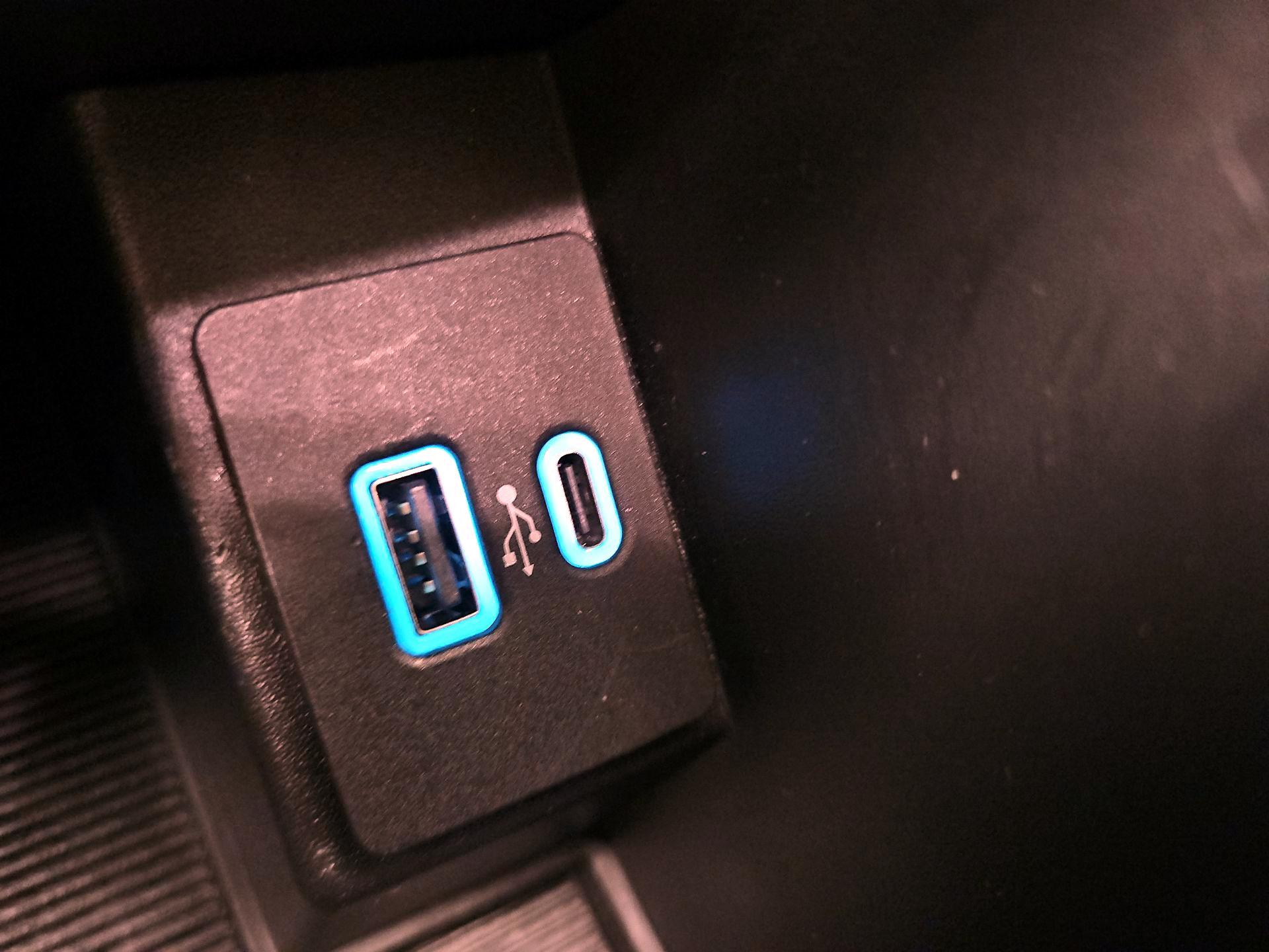 Thumbnail: 2021 Ford Edge - 18