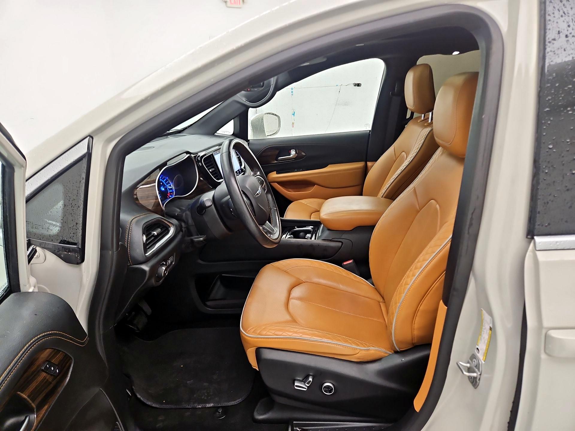 Thumbnail: 2021 Chrysler Pacifica - 11