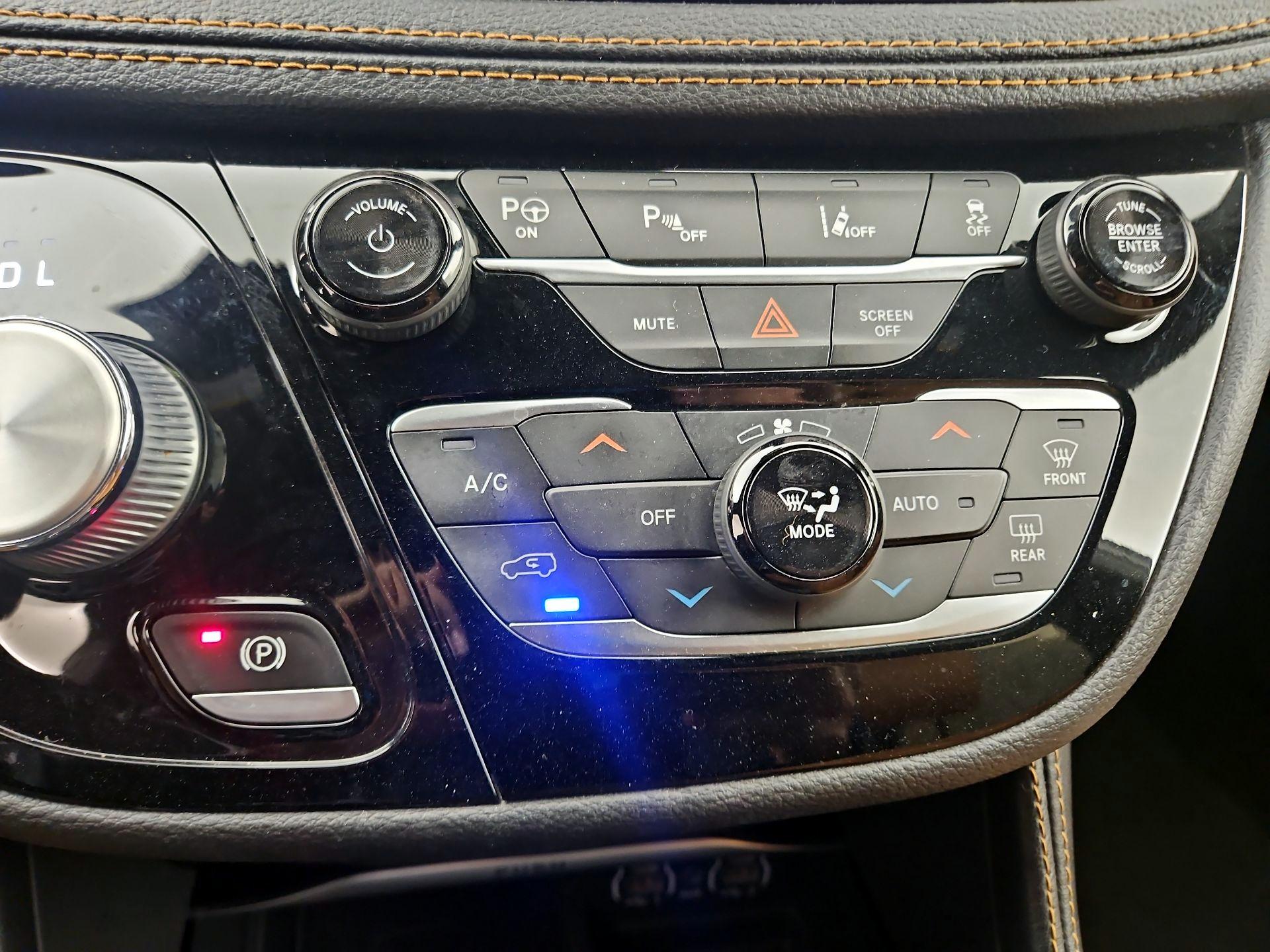 Thumbnail: 2021 Chrysler Pacifica - 17