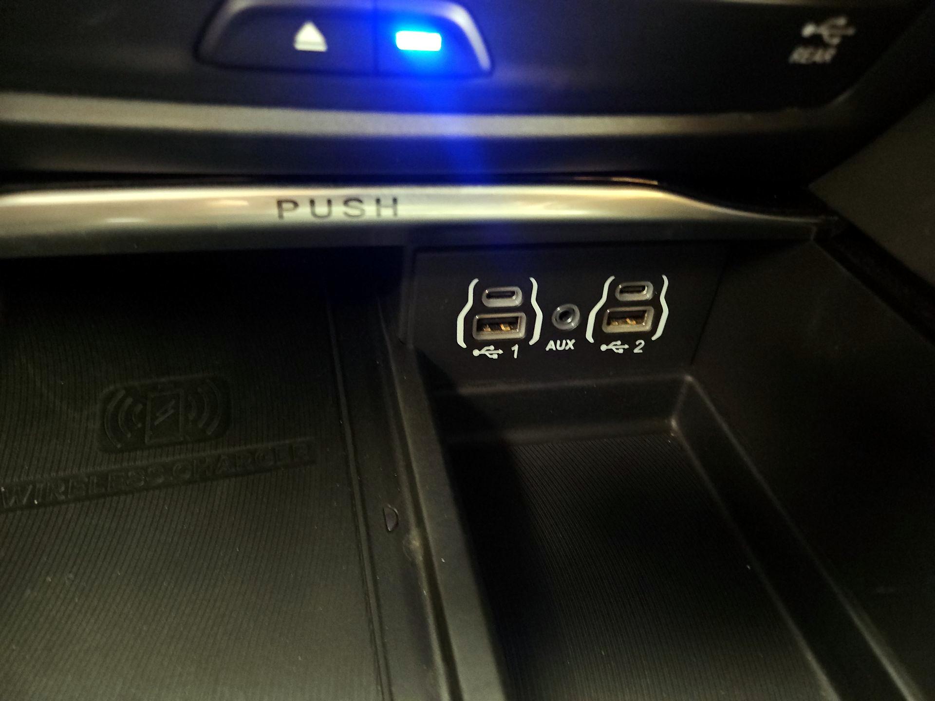 Thumbnail: 2021 Chrysler Pacifica - 19