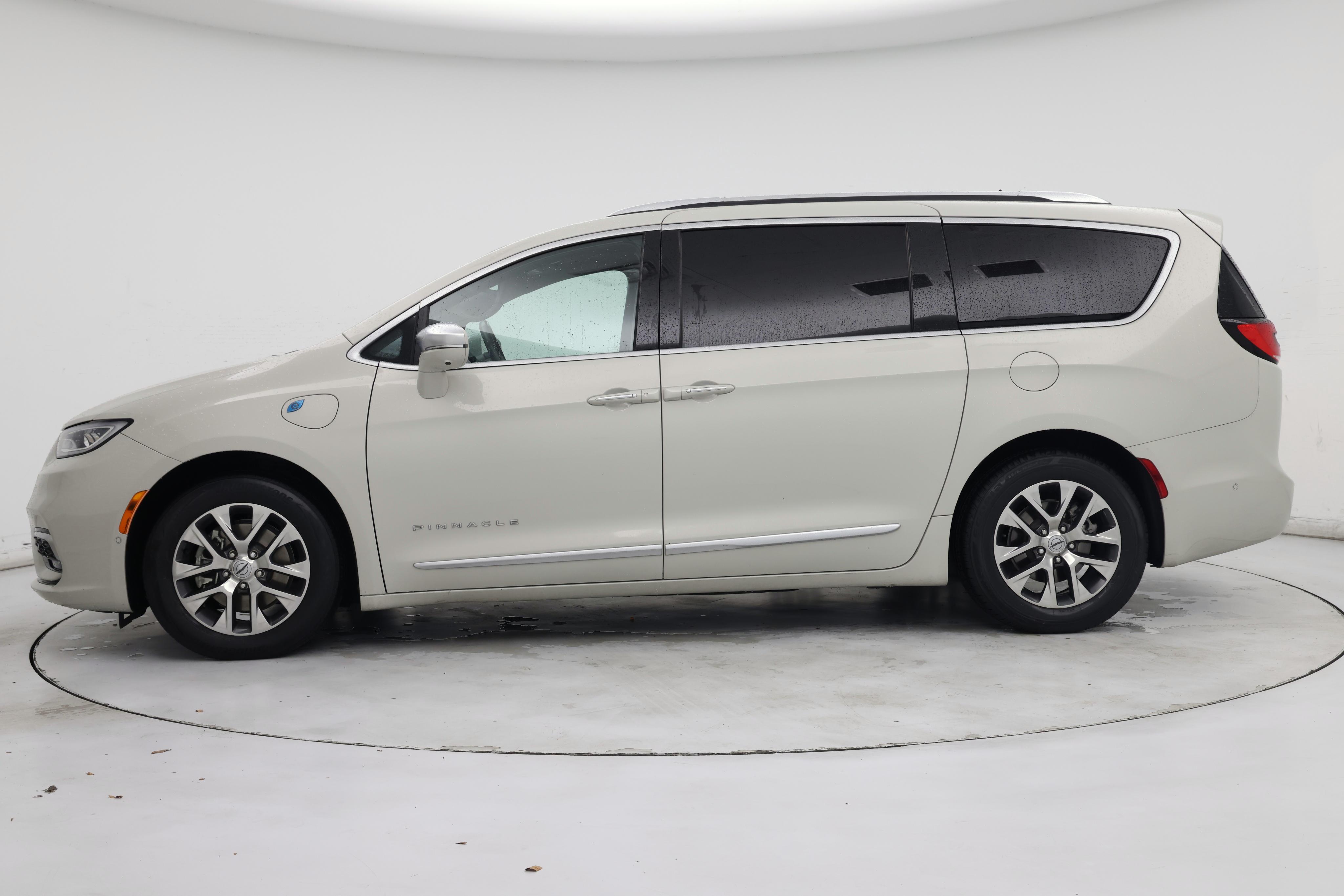 Thumbnail: 2021 Chrysler Pacifica - 3