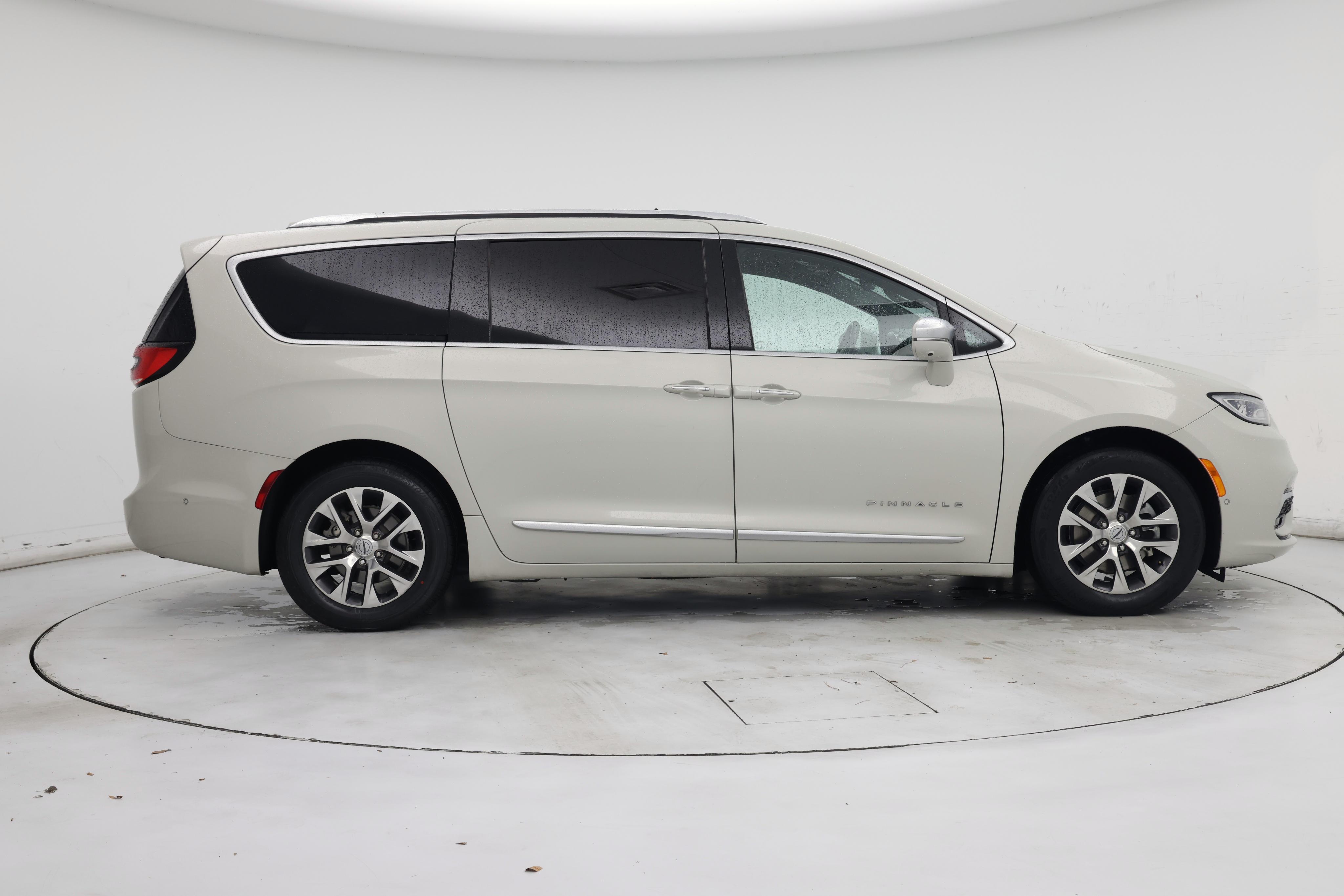 Thumbnail: 2021 Chrysler Pacifica - 7