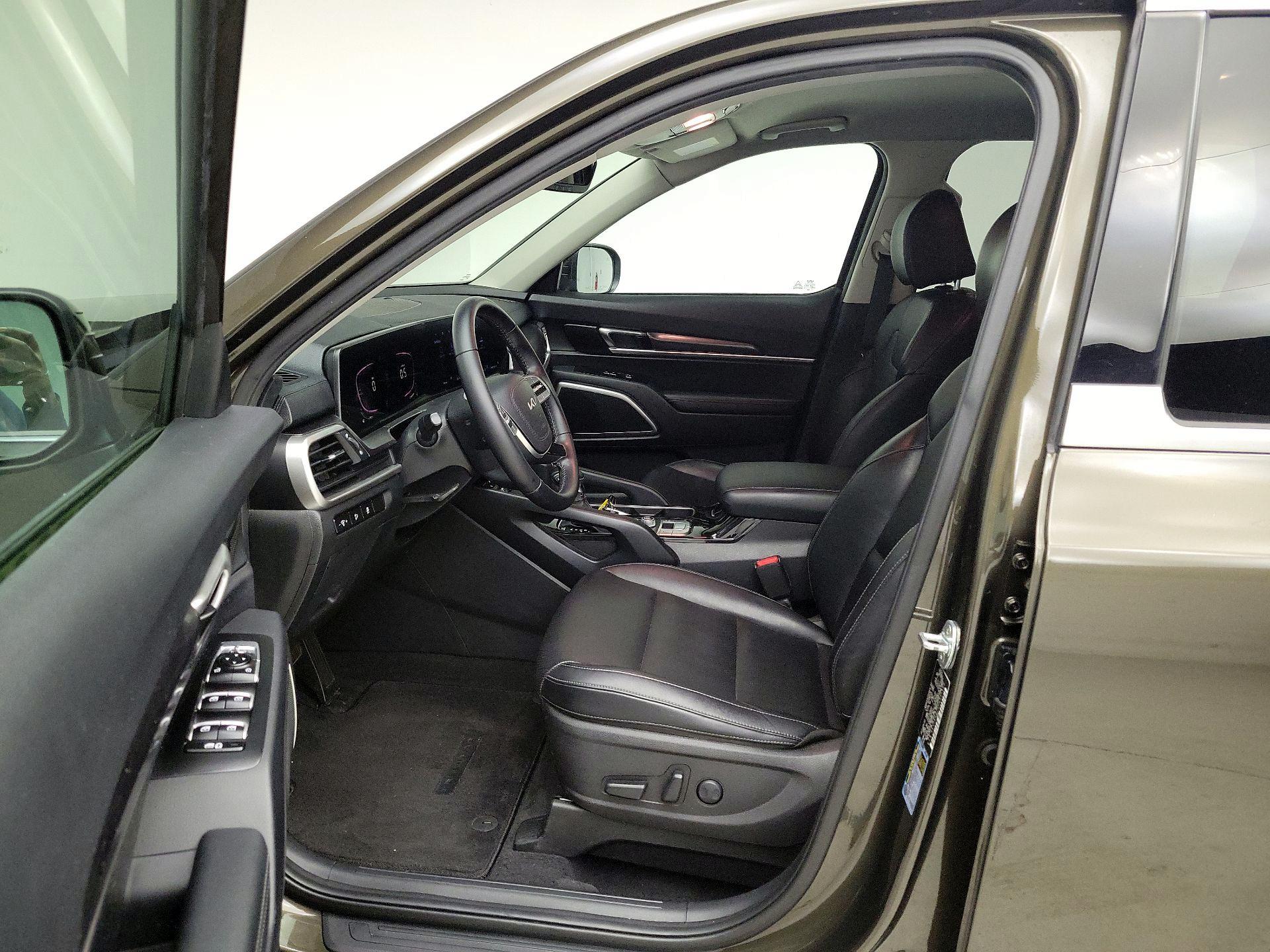 Thumbnail: 2023 Kia Telluride - 11