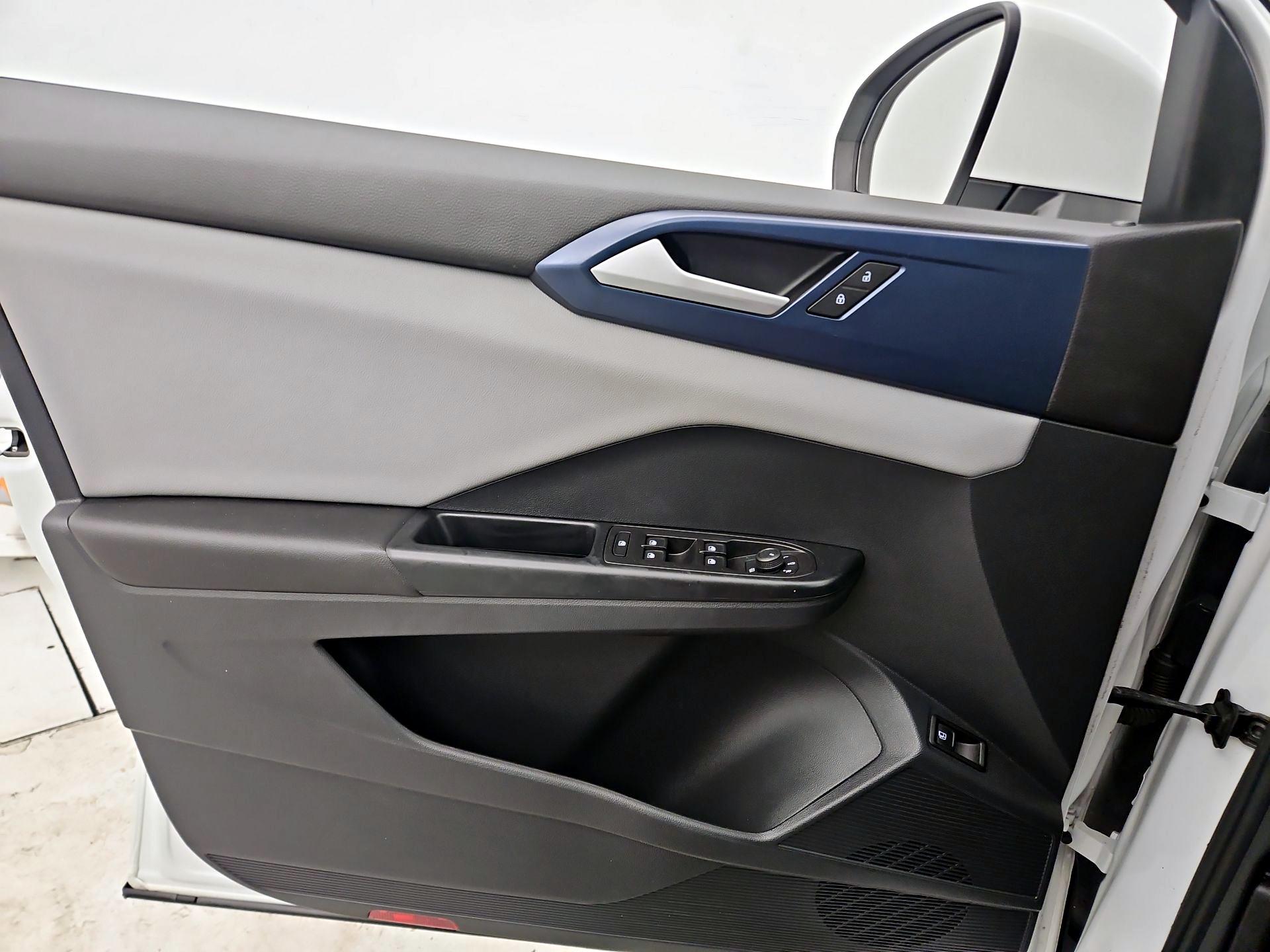 Thumbnail: 2023 Volkswagen Taos - 12