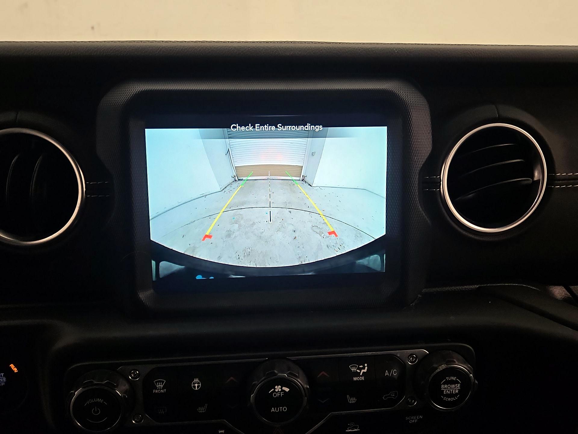 Thumbnail: 2022 Jeep Wrangler - 14