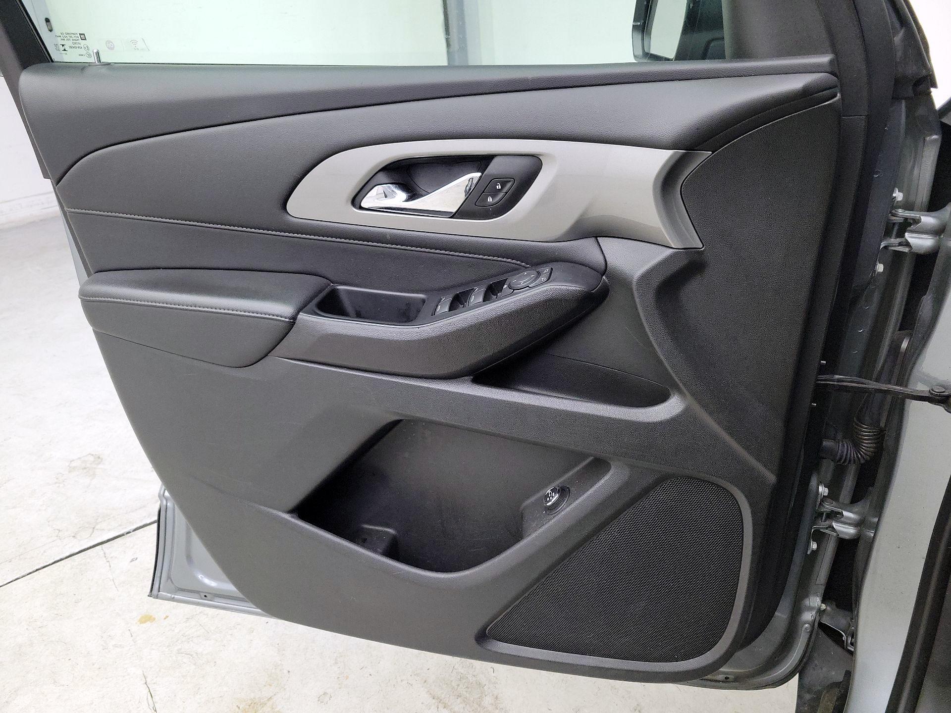 Thumbnail: 2023 Chevrolet Traverse - 12