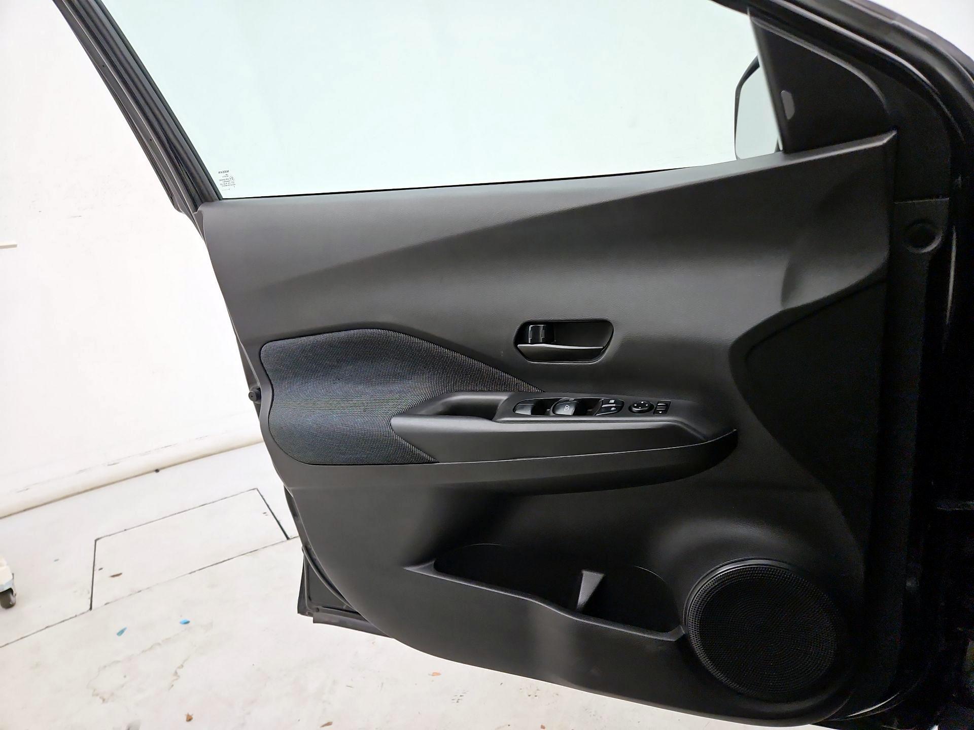 Thumbnail: 2020 Nissan Kicks - 12