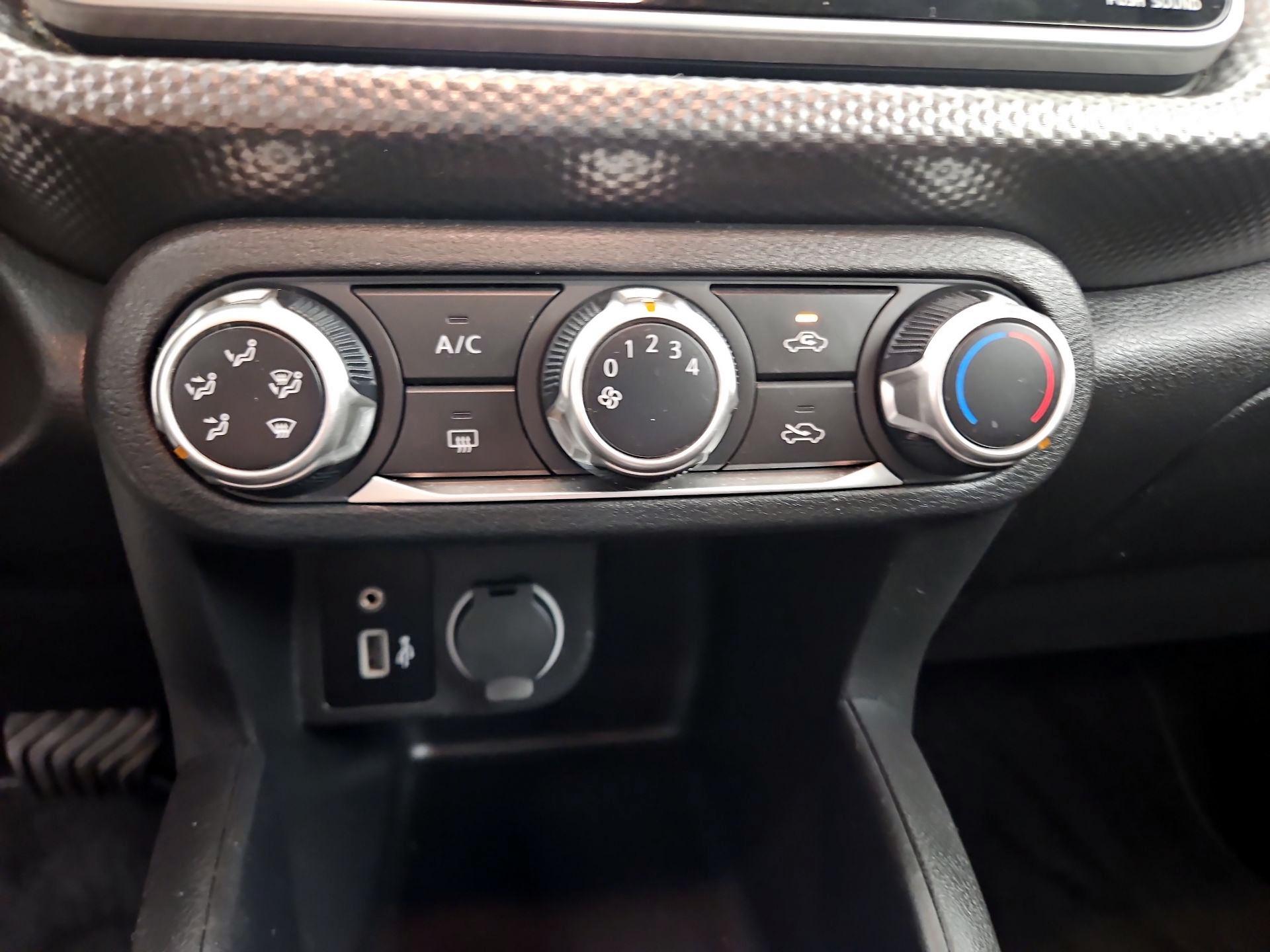 Thumbnail: 2020 Nissan Kicks - 16