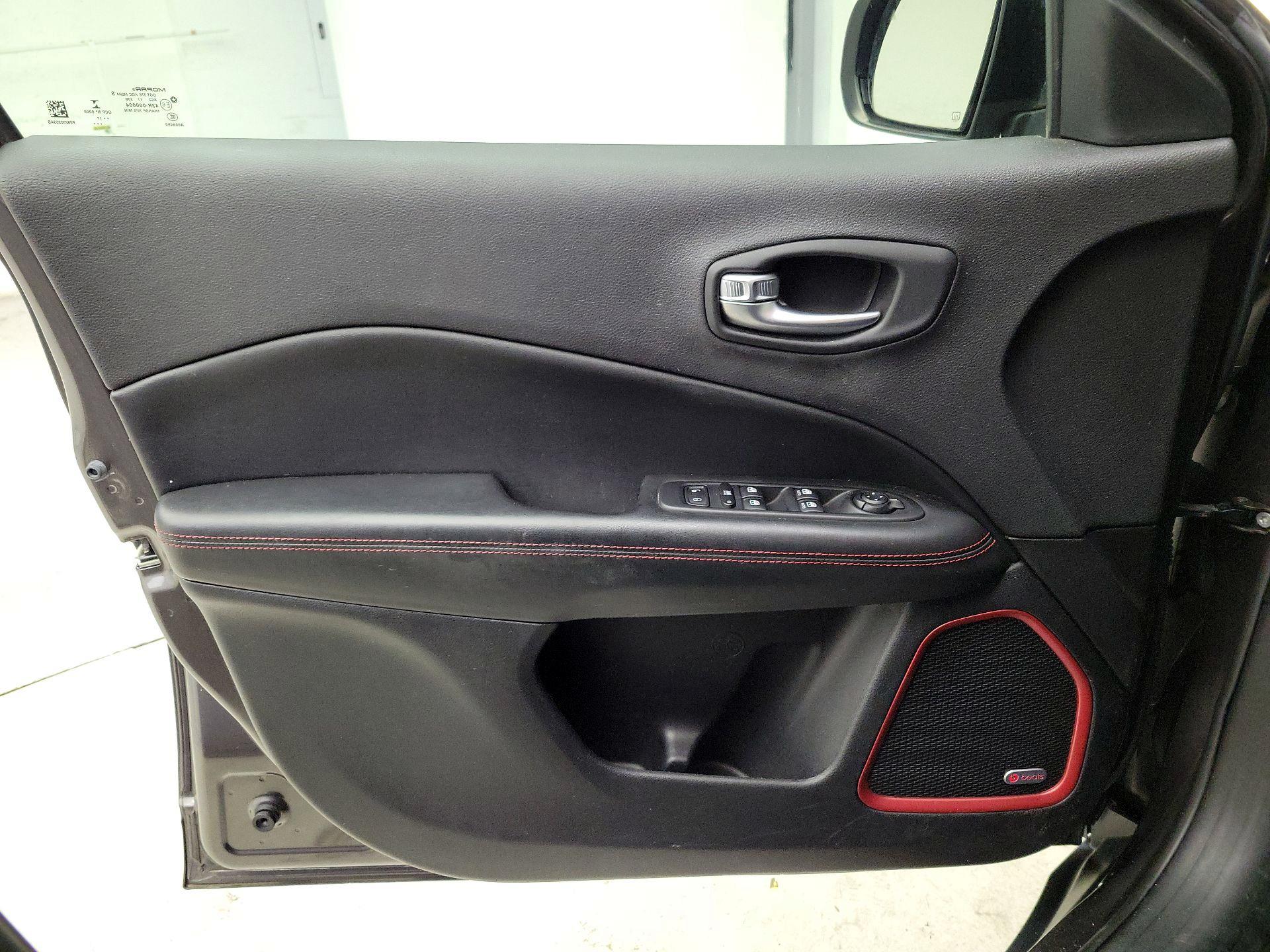 Thumbnail: 2018 Jeep Compass - 12