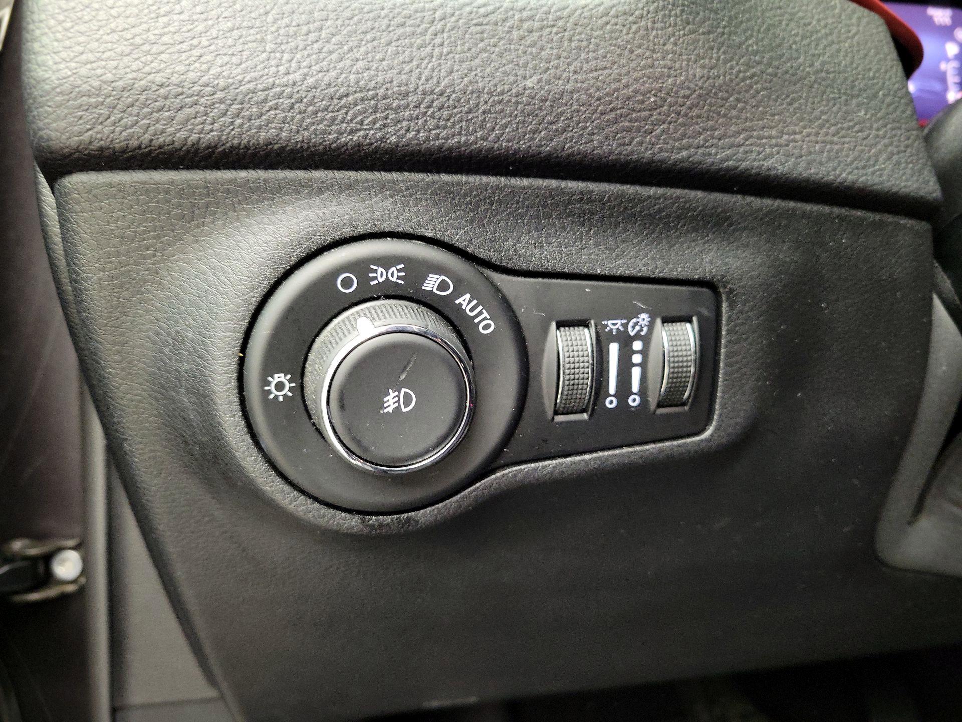 Thumbnail: 2018 Jeep Compass - 13