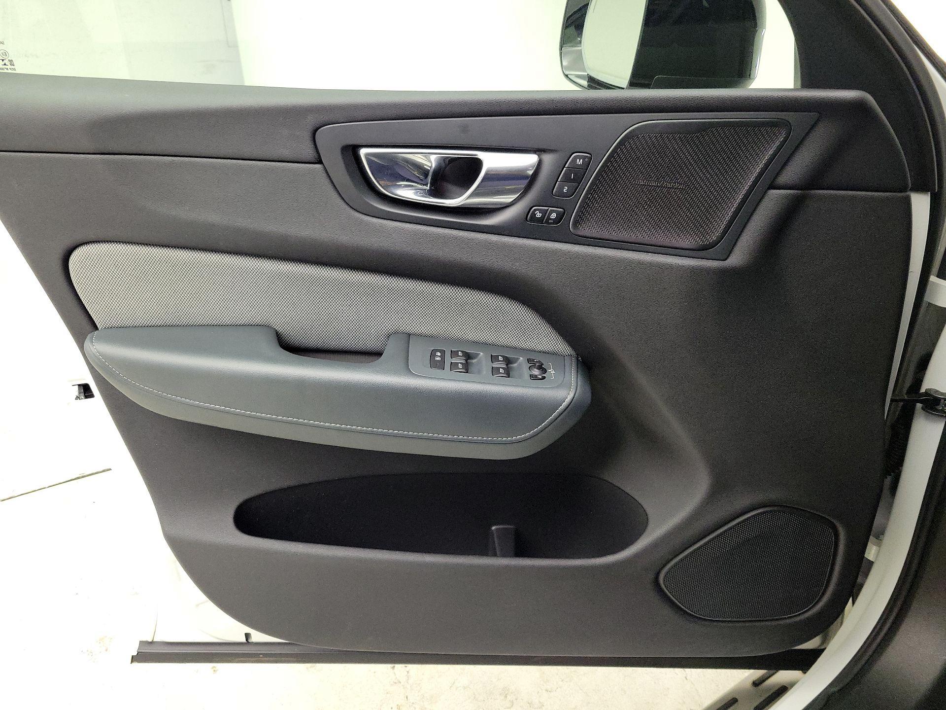 Thumbnail: 2020 Volvo XC60 - 12