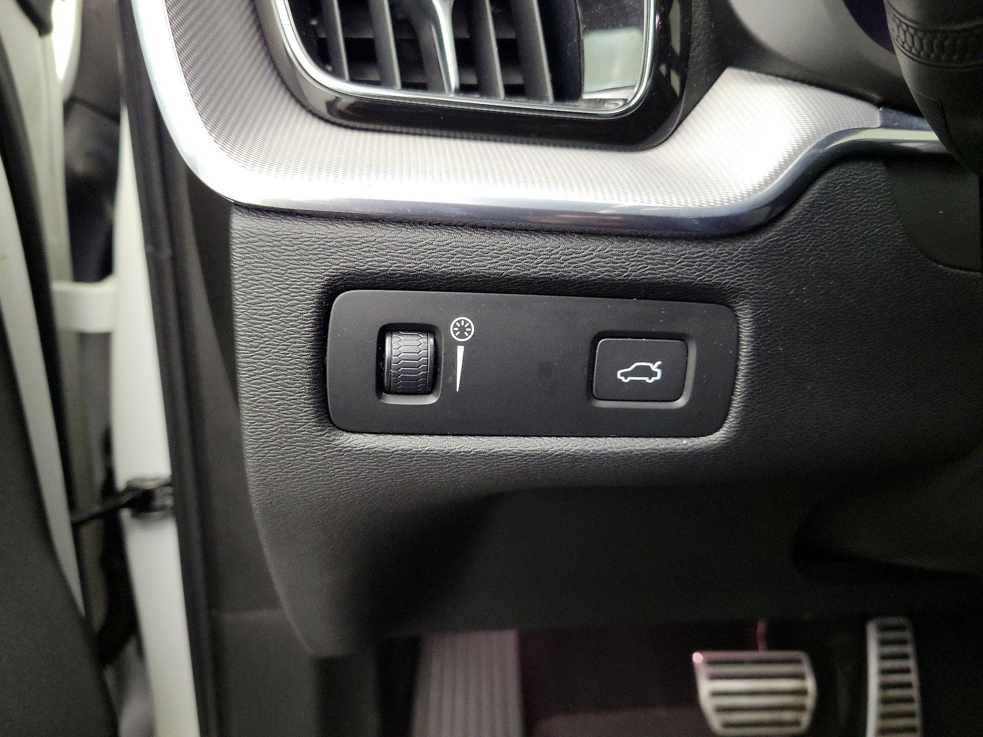 Thumbnail: 2020 Volvo XC60 - 13