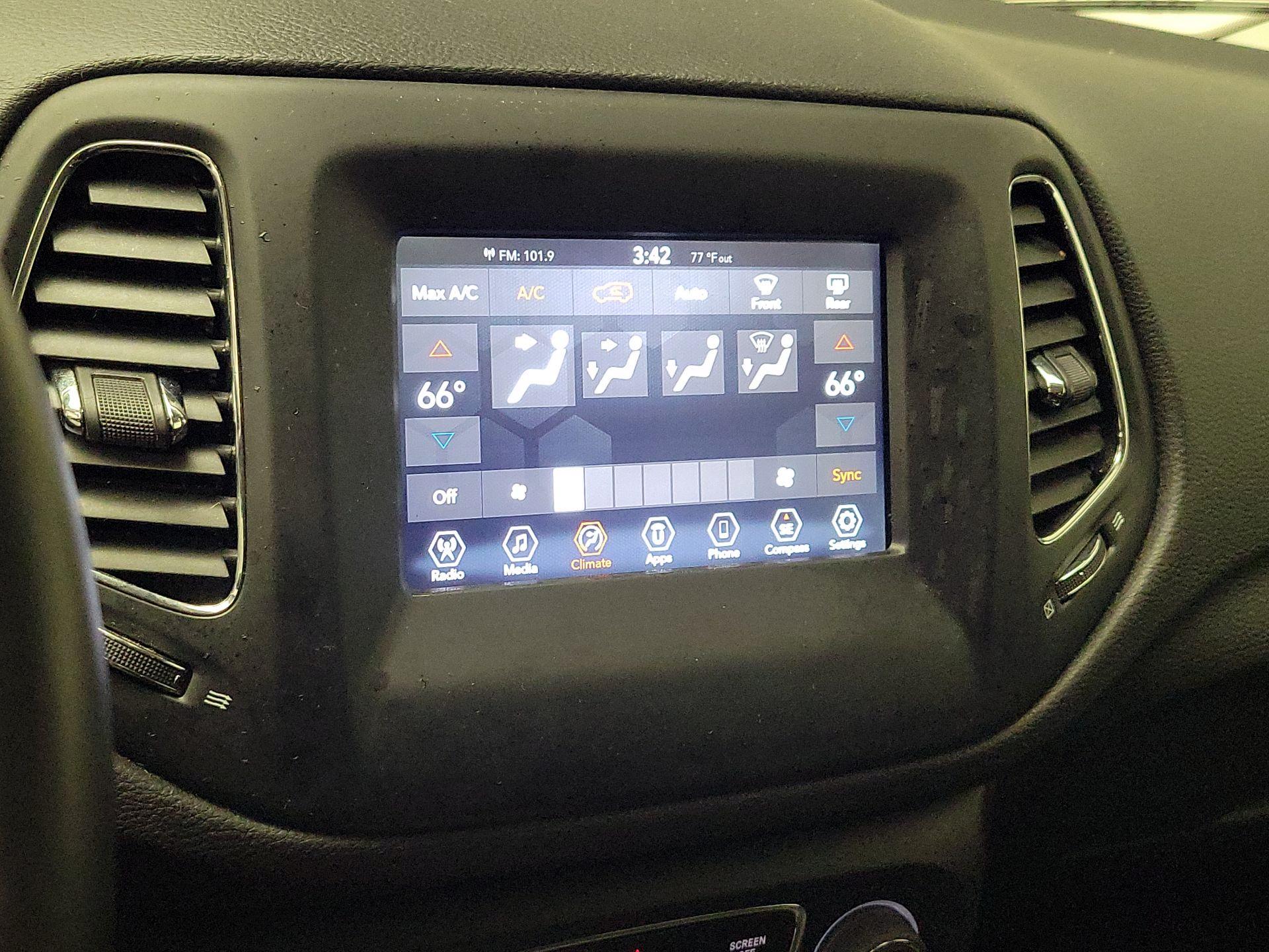 Thumbnail: 2019 Jeep Compass - 16