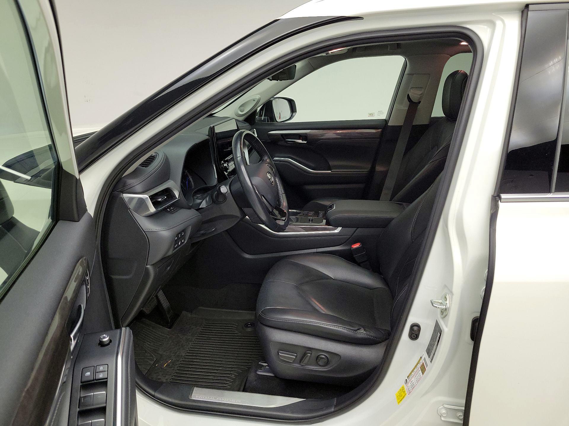 Thumbnail: 2020 Toyota Highlander - 11