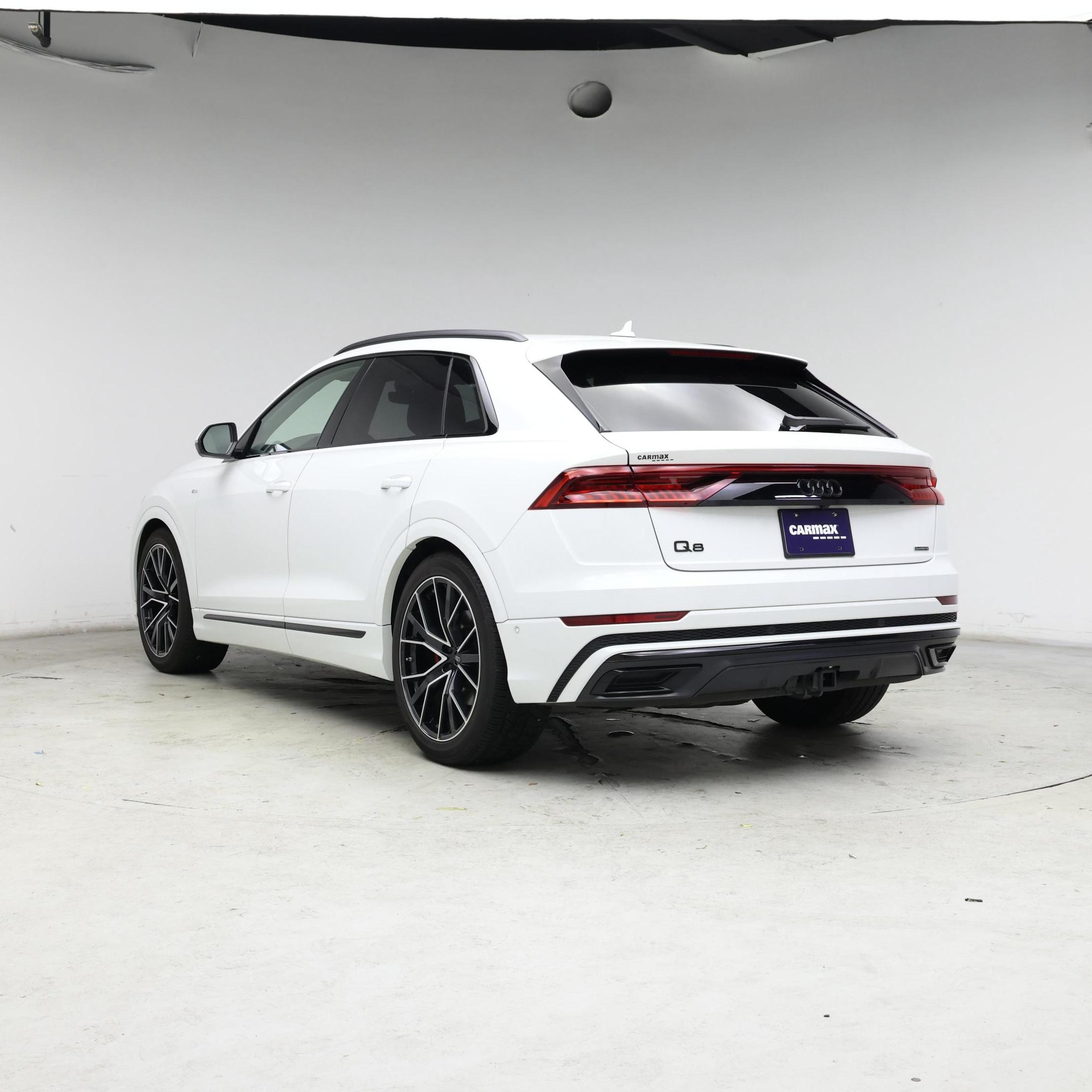 Thumbnail: 2023 Audi Q8 - 2