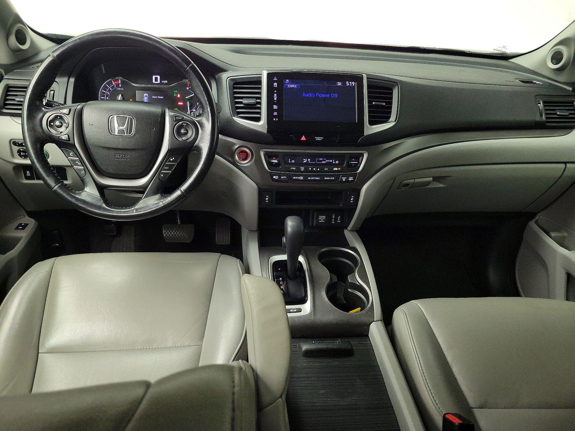 Thumbnail: 2017 Honda Pilot - 9