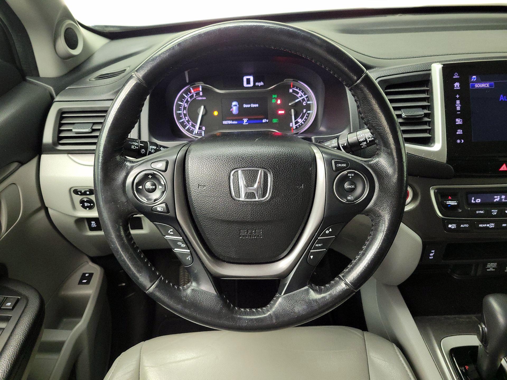 Thumbnail: 2017 Honda Pilot - 10