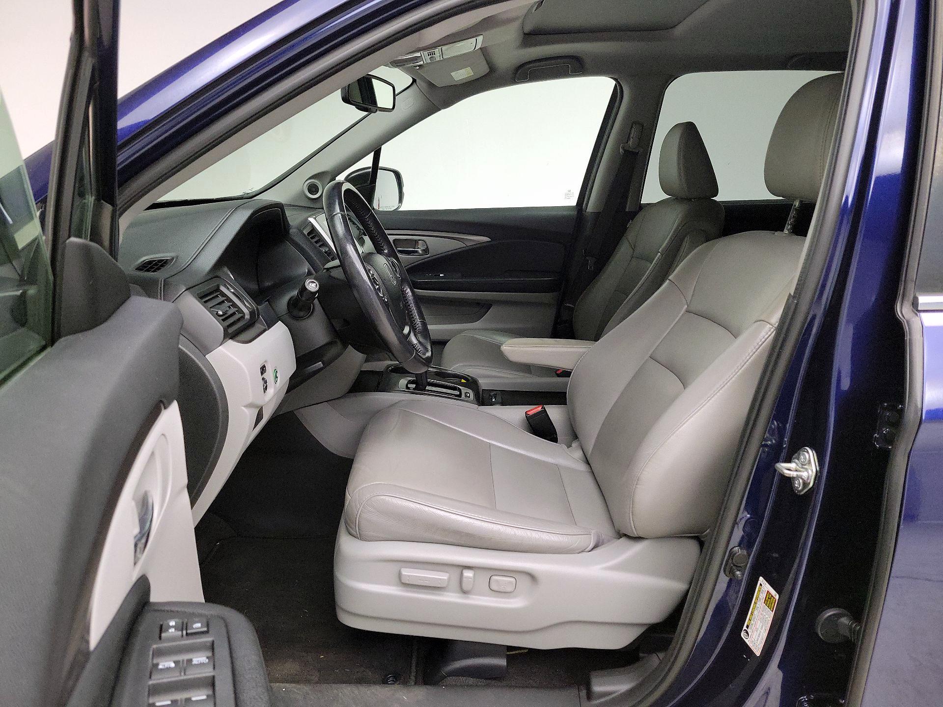 Thumbnail: 2017 Honda Pilot - 11