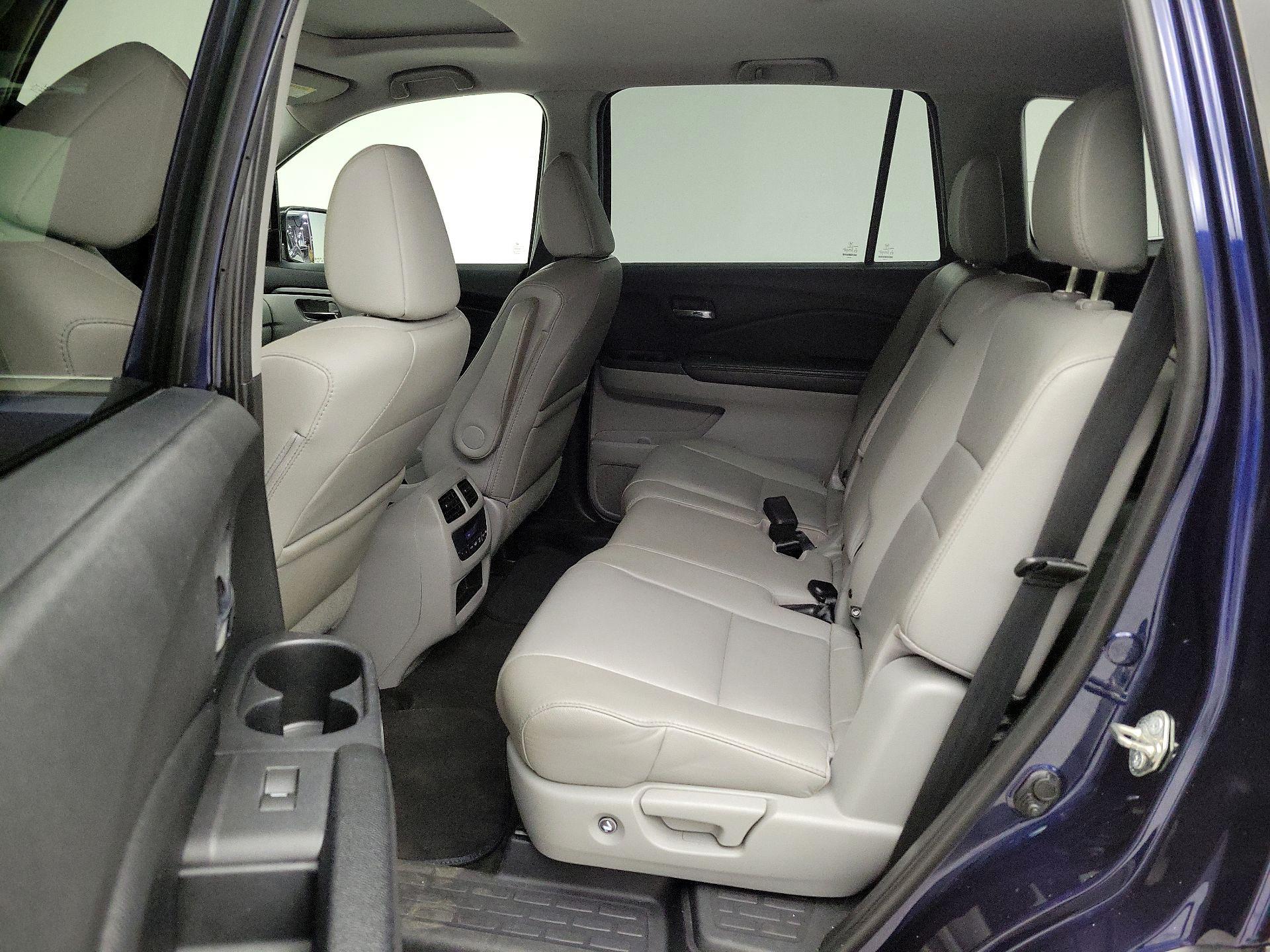 Thumbnail: 2017 Honda Pilot - 20