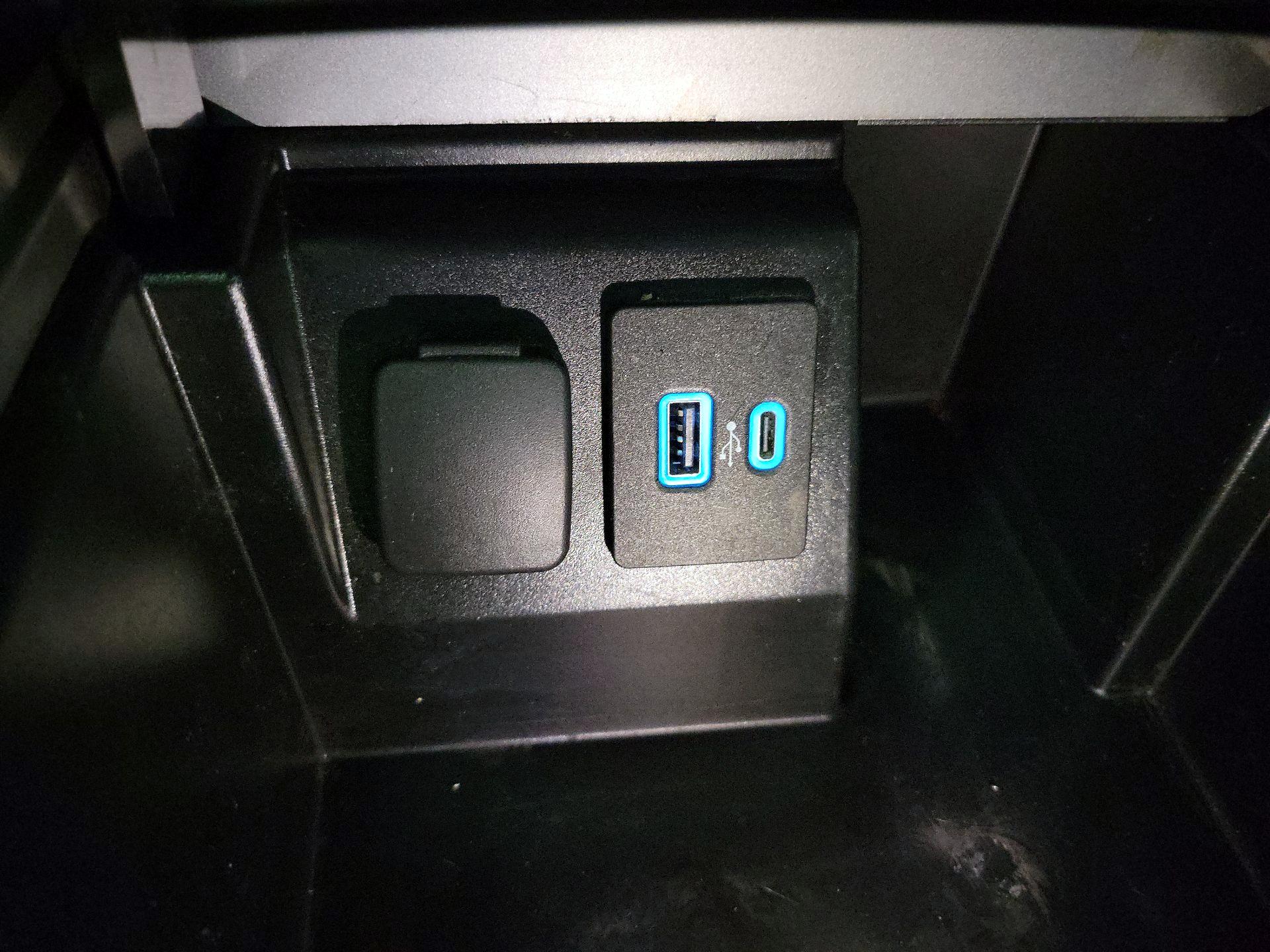 Thumbnail: 2021 Ford Explorer - 19