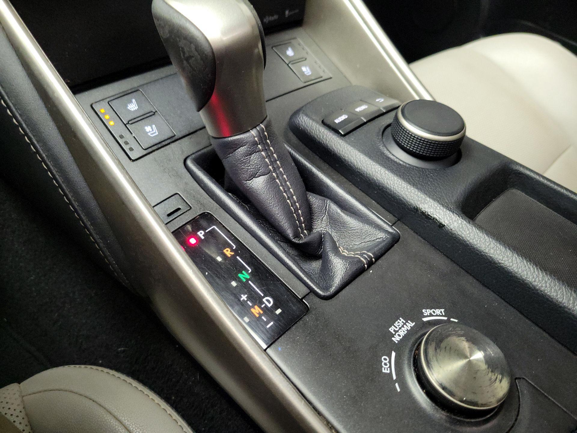 Thumbnail: 2016 Lexus IS - 17