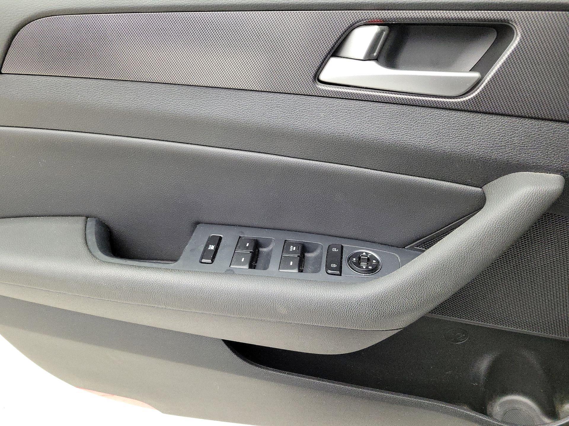 Thumbnail: 2017 Hyundai Sonata - 12