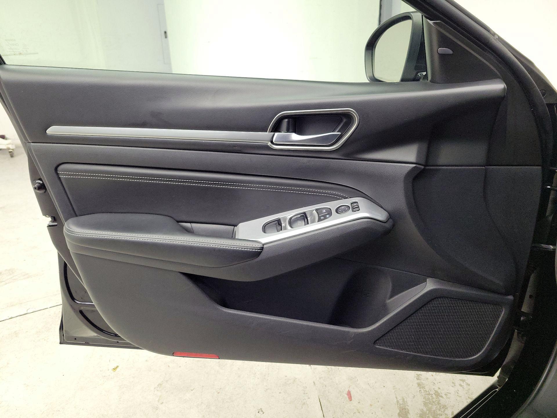 Thumbnail: 2019 Nissan Altima - 12