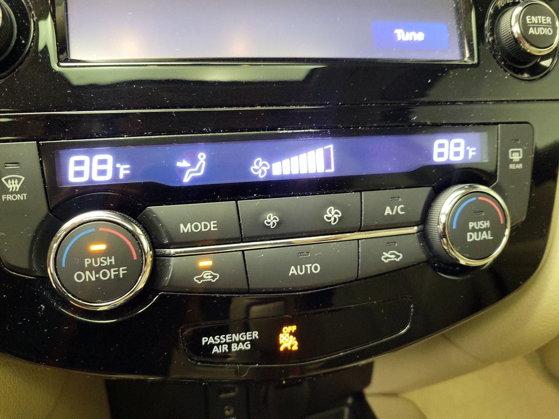 Thumbnail: 2015 Nissan Rogue - 17