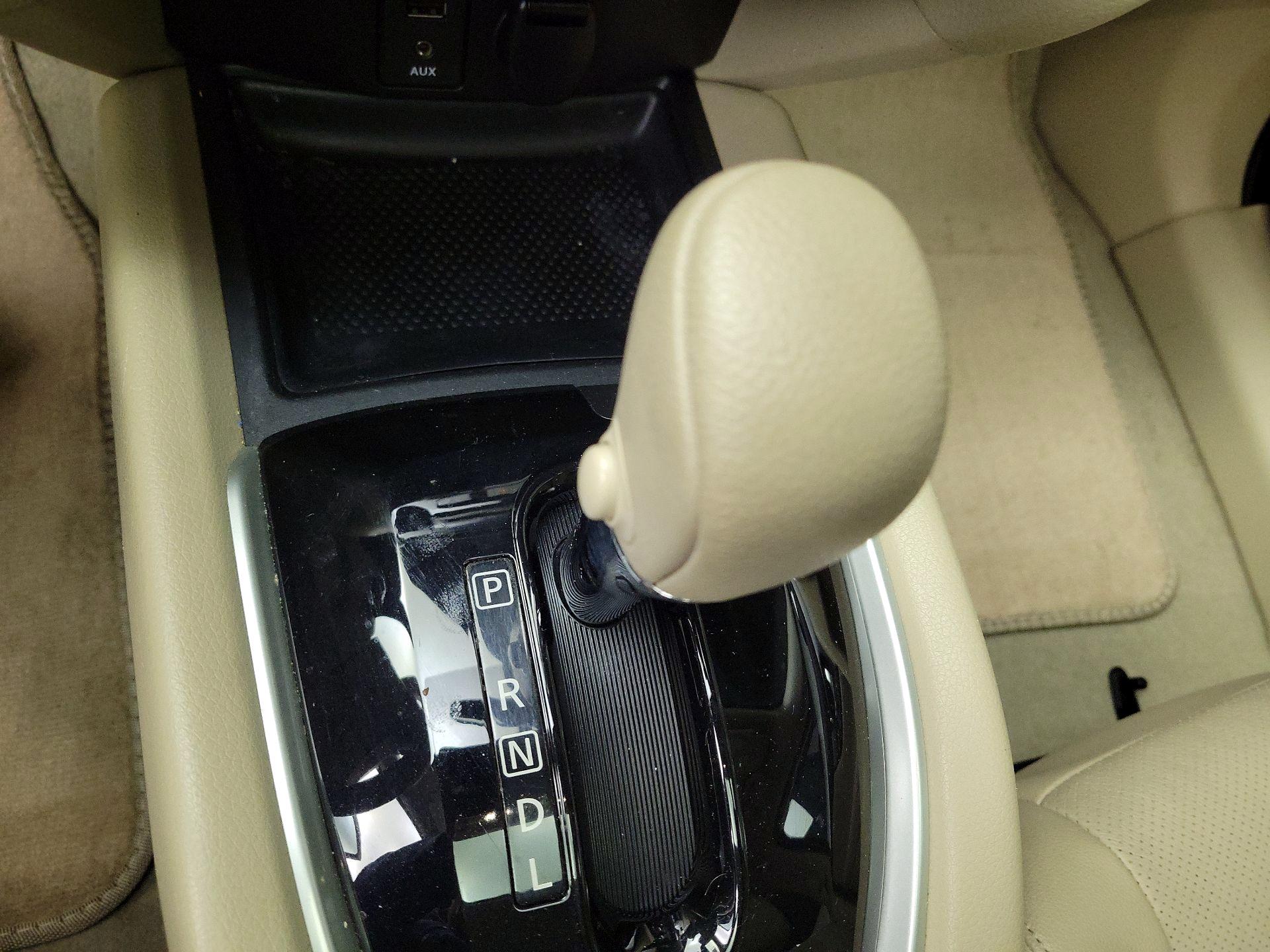 Thumbnail: 2015 Nissan Rogue - 18