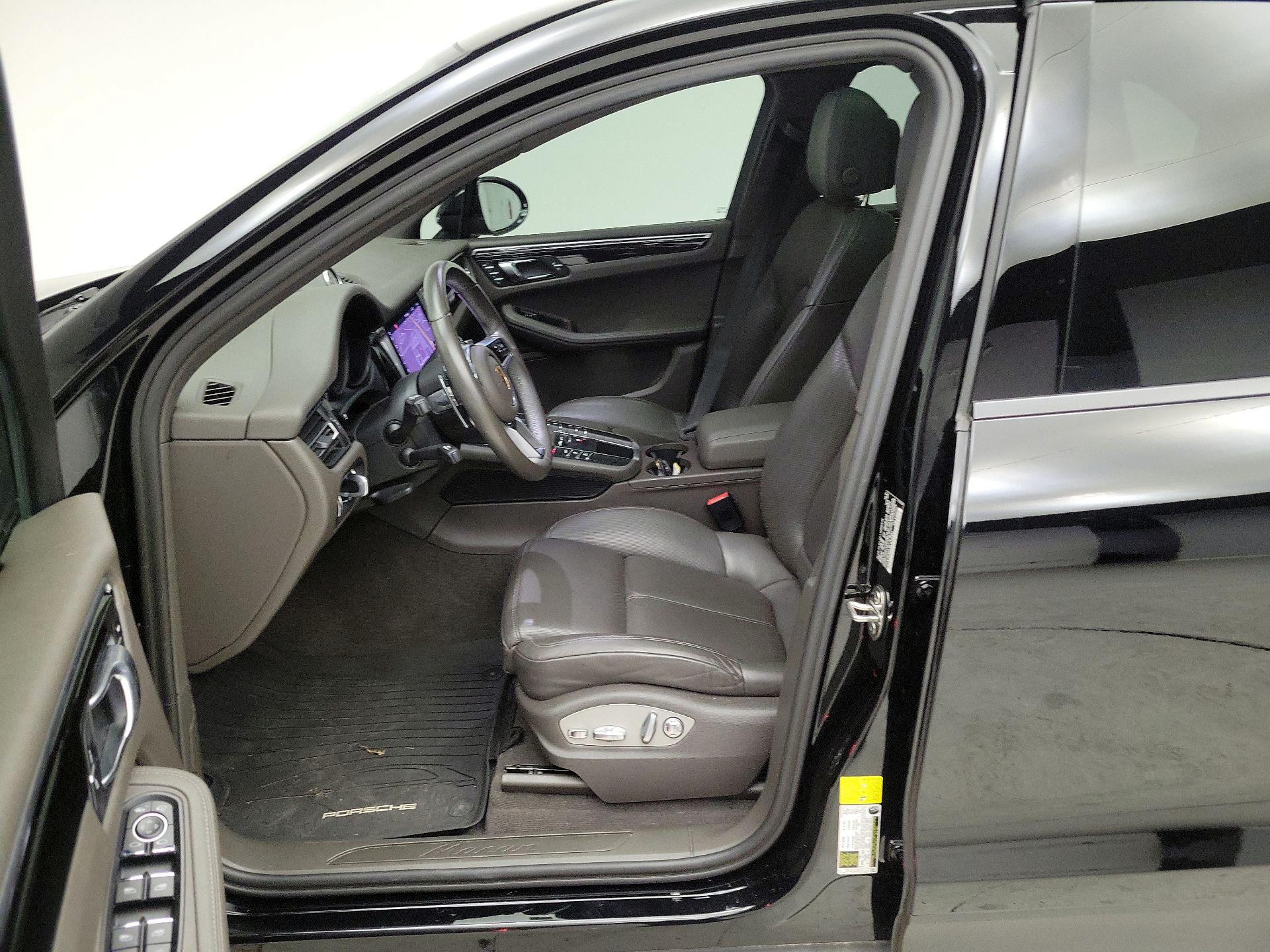 Thumbnail: 2021 Porsche Macan - 11