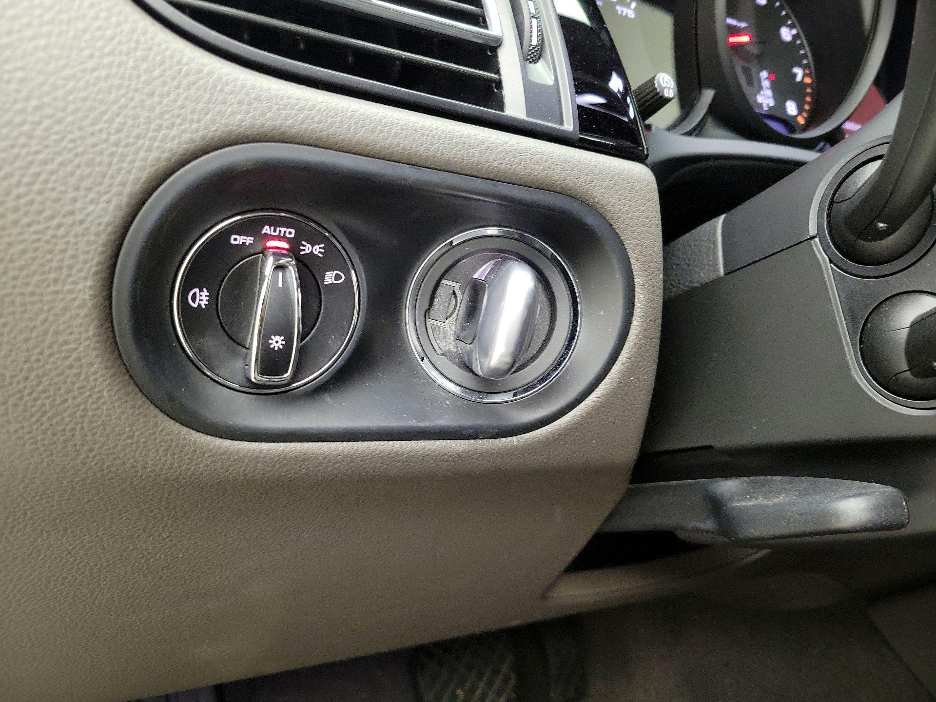 Thumbnail: 2021 Porsche Macan - 13