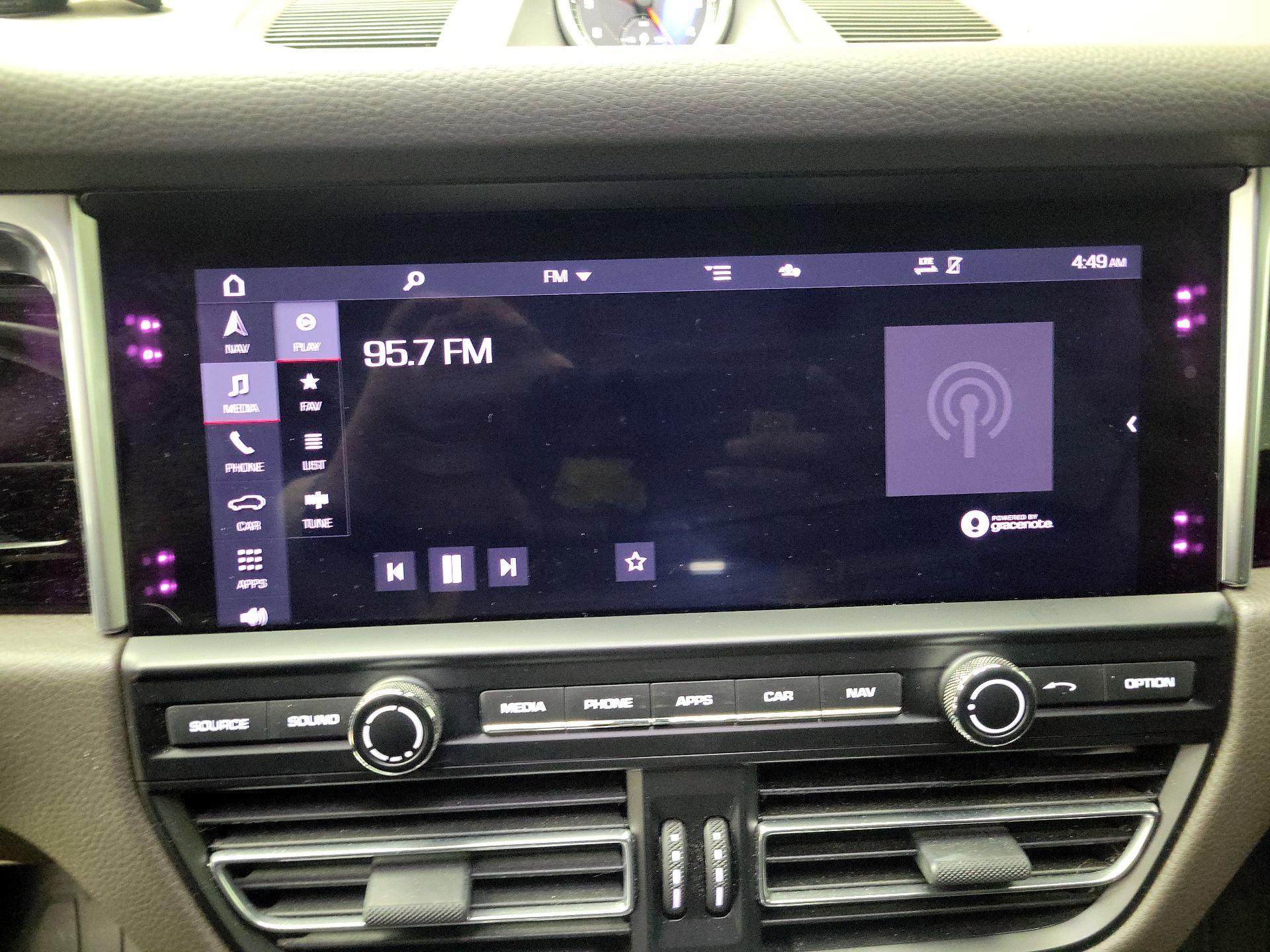 Thumbnail: 2021 Porsche Macan - 16