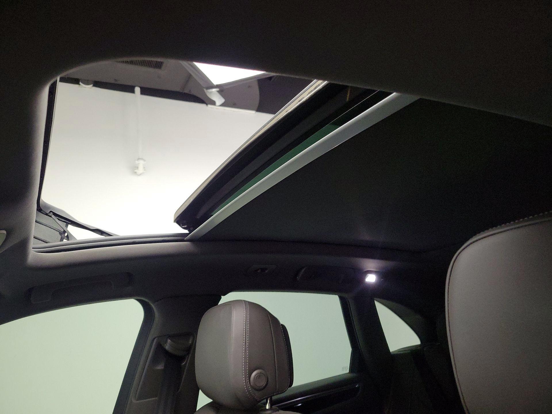 Thumbnail: 2021 Porsche Macan - 20