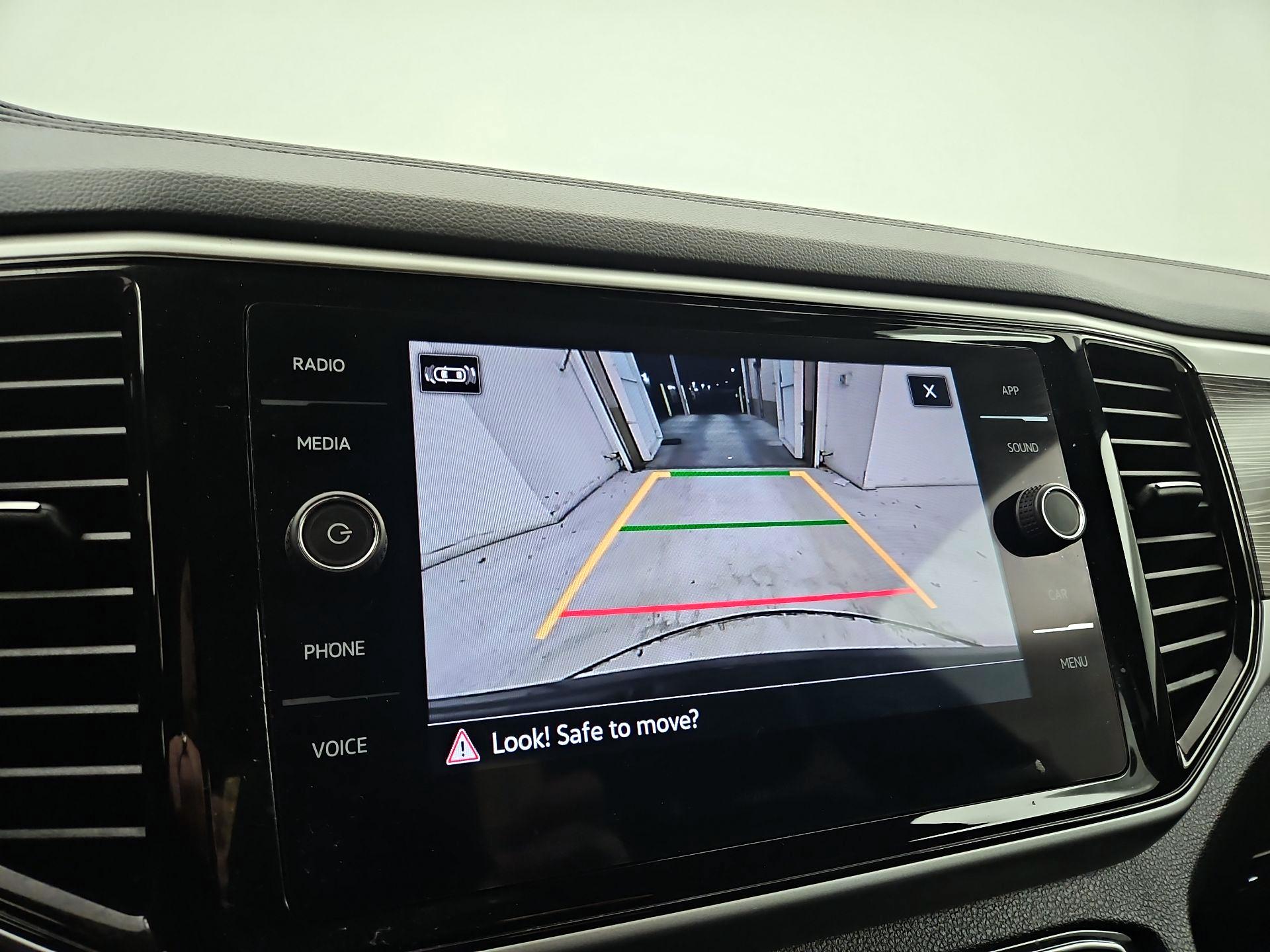 Thumbnail: 2023 Volkswagen Atlas - 14