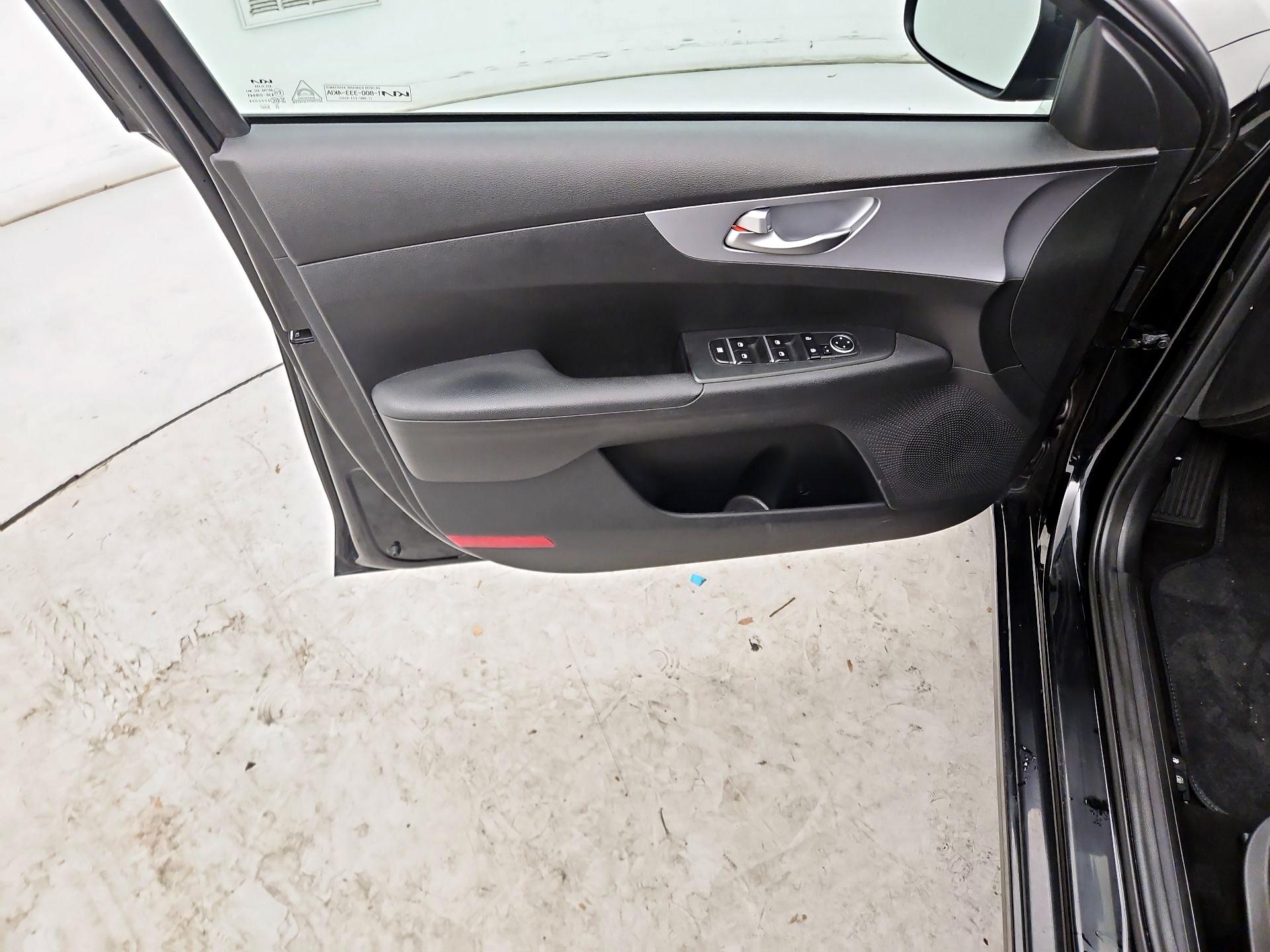 Thumbnail: 2023 Kia Forte - 12